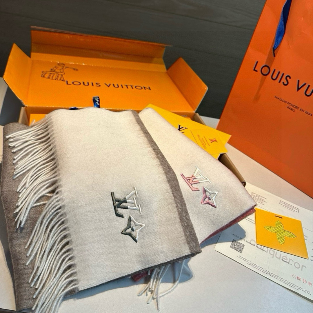 LV原單羊毛拼色圍巾 中性灰白配色百搭款 男女皆適合|超A仿原單精品圖片 14 LV原單羊毛拼色圍巾 中性灰白配色百搭款 男女皆適合|歐美奢侈品精品推薦