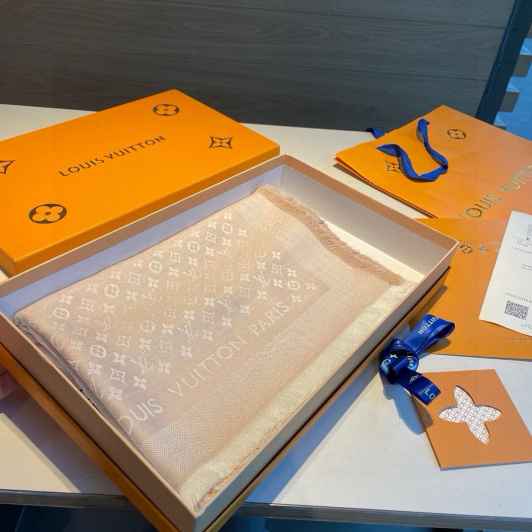 LV一比一粉杏色Monogram披肩 女士柔和氣質百搭單品|超A仿原單精品圖片 12 LV一比一粉杏色Monogram披肩 女士柔和氣質百搭單品|歐美奢侈品精品推薦