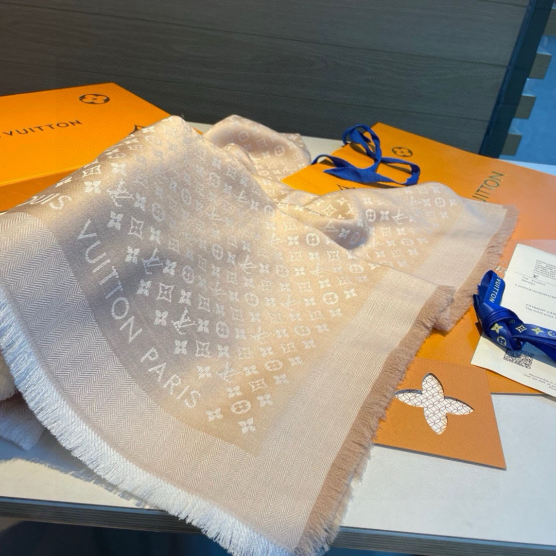 LV一比一粉杏色Monogram披肩 女士柔和氣質百搭單品|超A仿原單精品圖片 11 LV一比一粉杏色Monogram披肩 女士柔和氣質百搭單品|歐美奢侈品精品推薦