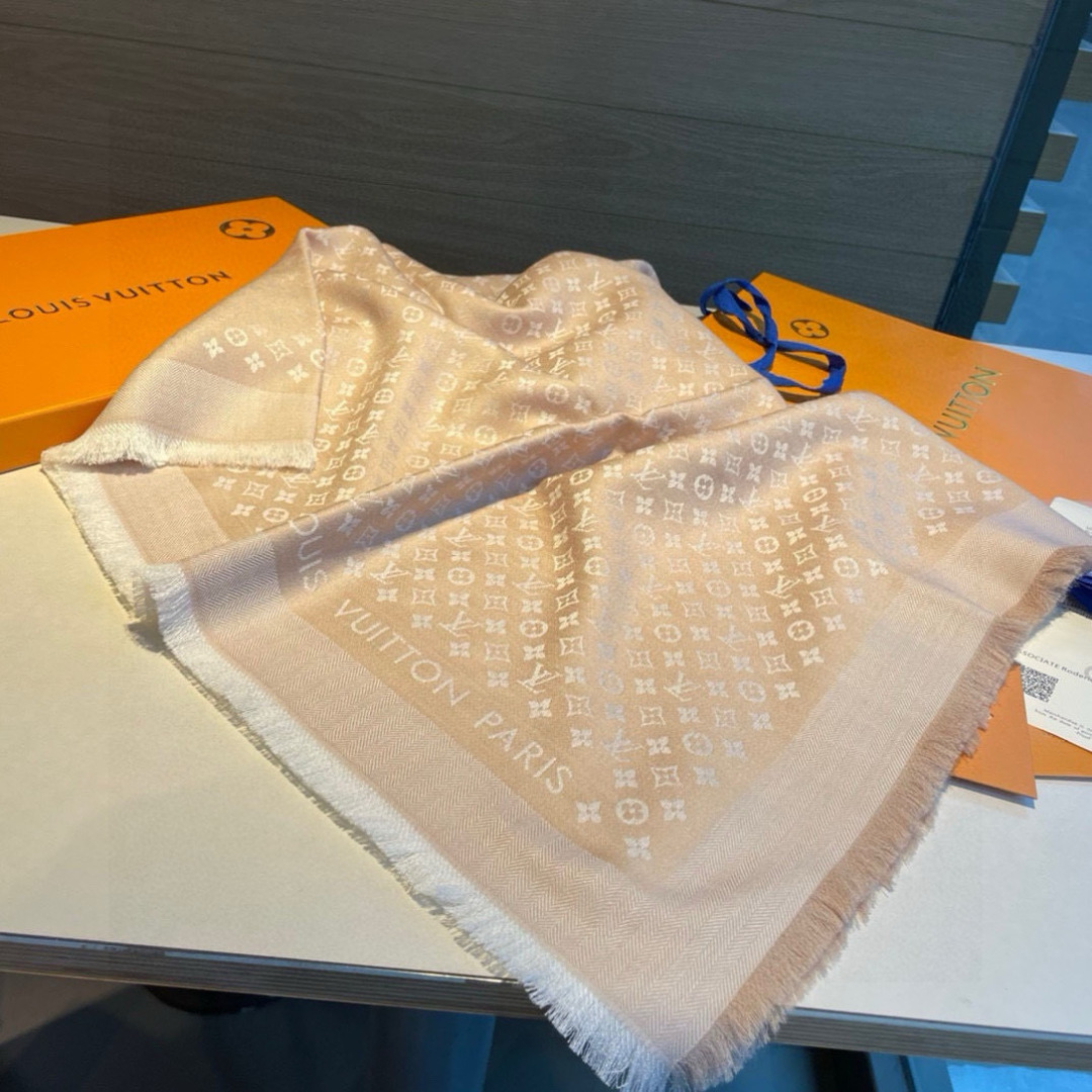 LV一比一粉杏色Monogram披肩 女士柔和氣質百搭單品|超A仿原單精品圖片 7 LV一比一粉杏色Monogram披肩 女士柔和氣質百搭單品|歐美奢侈品精品推薦