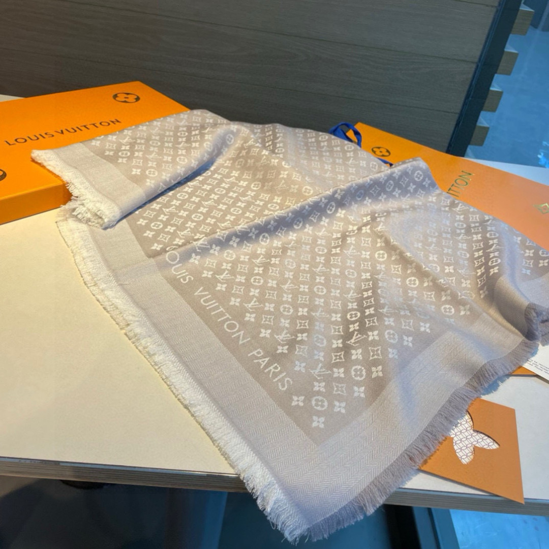 LV A貨灰白雙色Monogram披肩 女款知性配色設計｜歐美奢侈品精品推薦