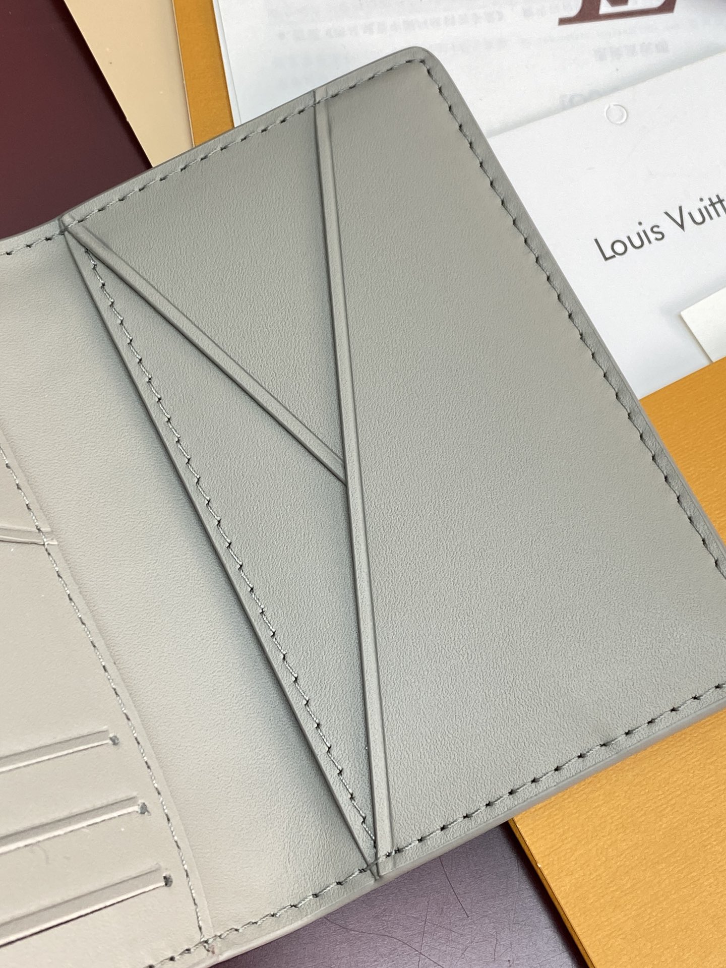 LV A貨男士銀灰壓紋長夾 經典老花簡約風格款式｜歐美奢侈品精品推薦