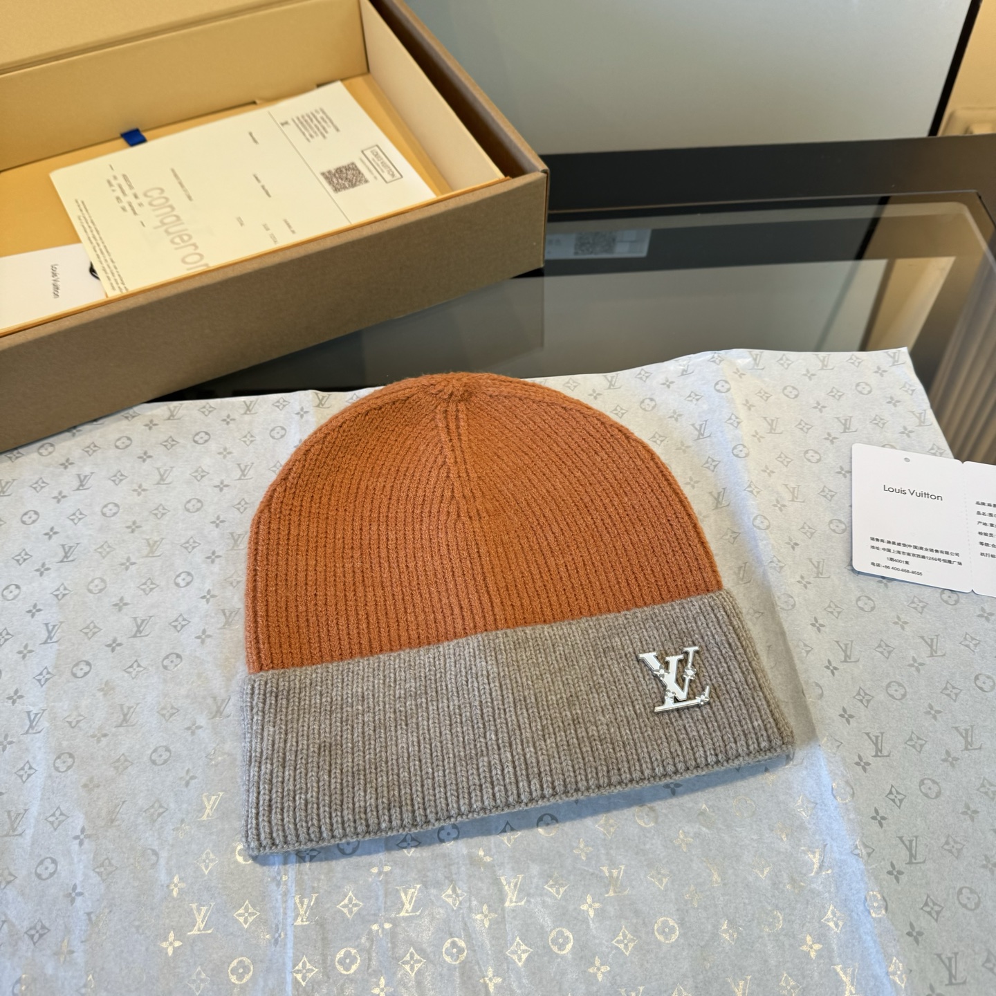 LV原單雙色拼接毛帽男款暖棕灰調設計感十足