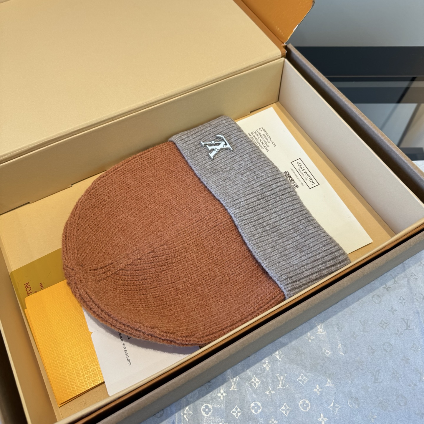 LV原單雙色拼接毛帽男款暖棕灰調設計感十足|超A仿原單精品圖片 10 LV原單雙色拼接毛帽男款暖棕灰調設計感十足|歐美奢侈品精品推薦