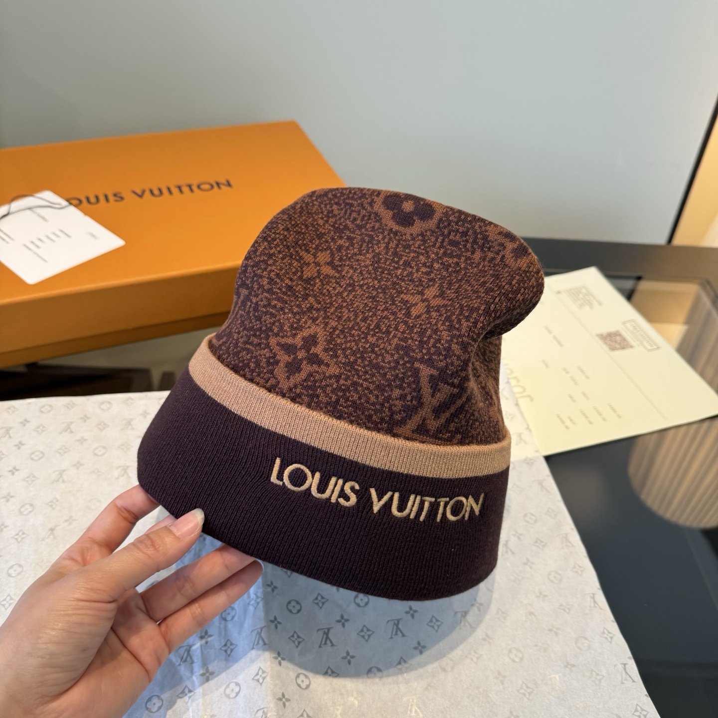 LV A貨經典老花毛帽男款深棕配色秋冬潮流單品|超A仿原單精品圖片 11 LV A貨經典老花毛帽男款深棕配色秋冬潮流單品|歐美奢侈品精品推薦