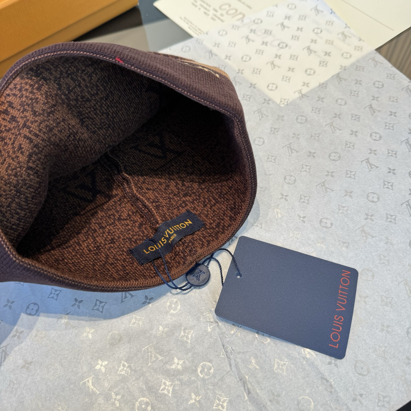 LV A貨經典老花毛帽男款深棕配色秋冬潮流單品|超A仿原單精品圖片 7 LV A貨經典老花毛帽男款深棕配色秋冬潮流單品|歐美奢侈品精品推薦