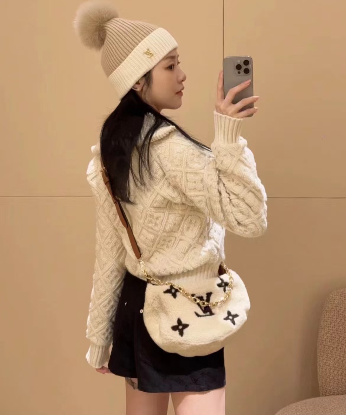 LV原單毛球針織毛帽女款奶茶色冬季造型帽