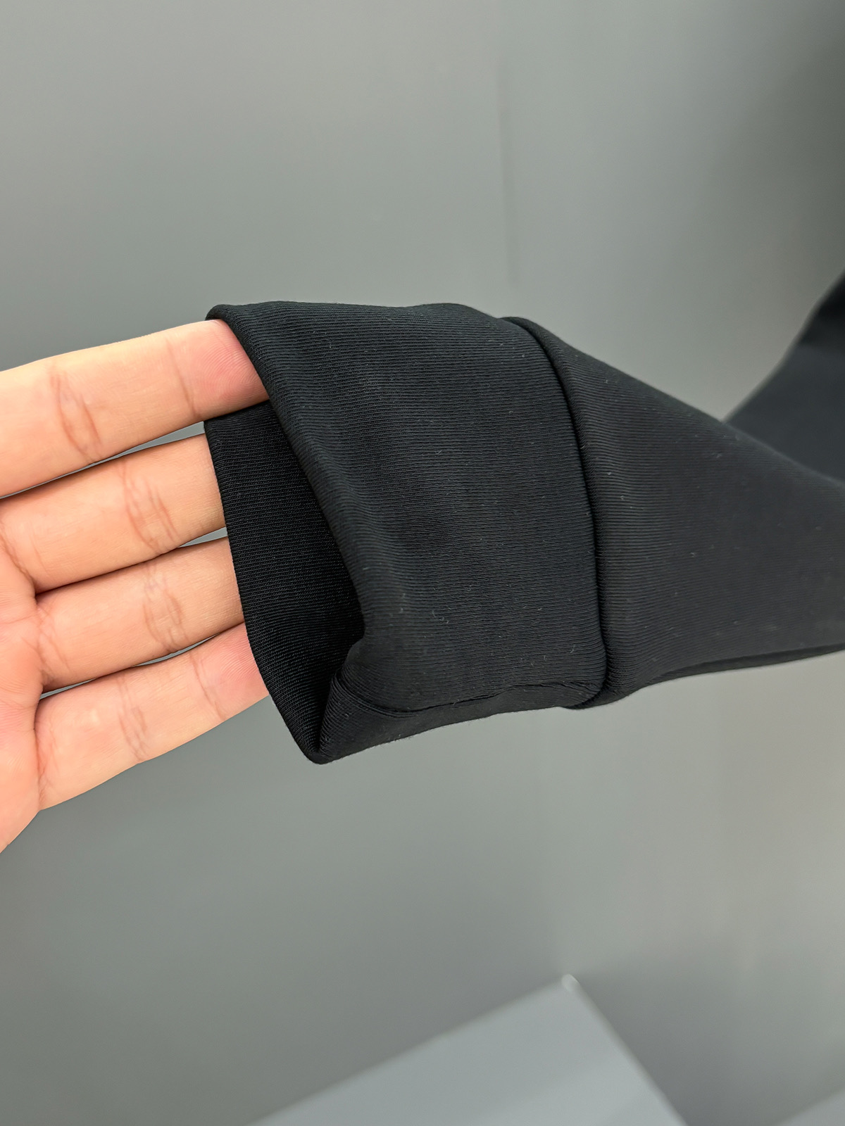 LV高仿男士長袖上衣 黑色經典LOGO刺繡 低調有型｜歐美奢侈品精品推薦