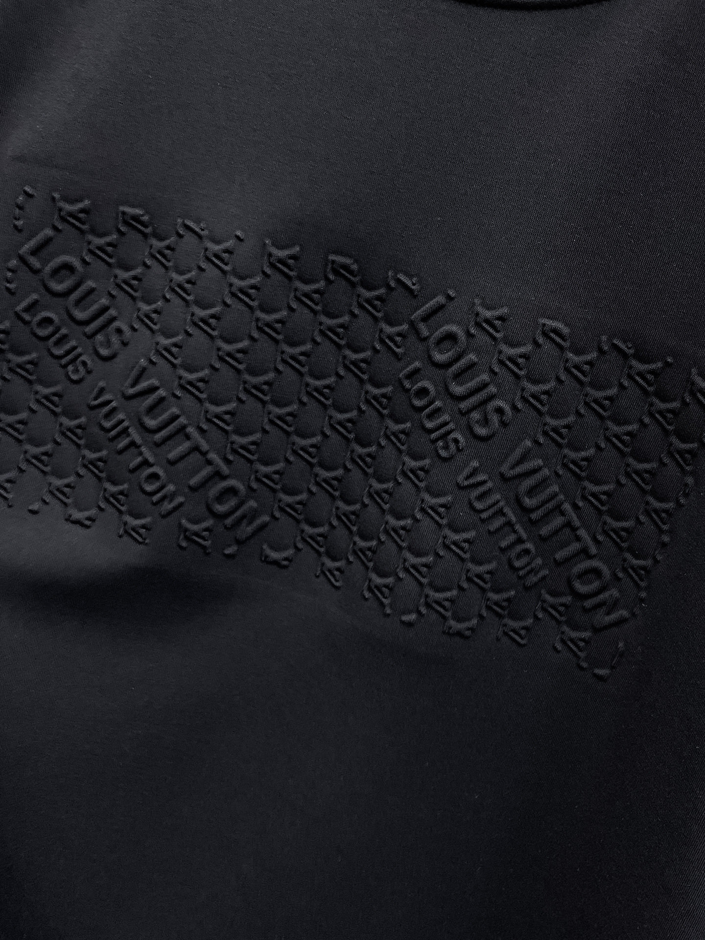 LV A貨長袖T恤男 黑色壓紋LOGO質感新款 低調百搭｜歐美奢侈品精品推薦