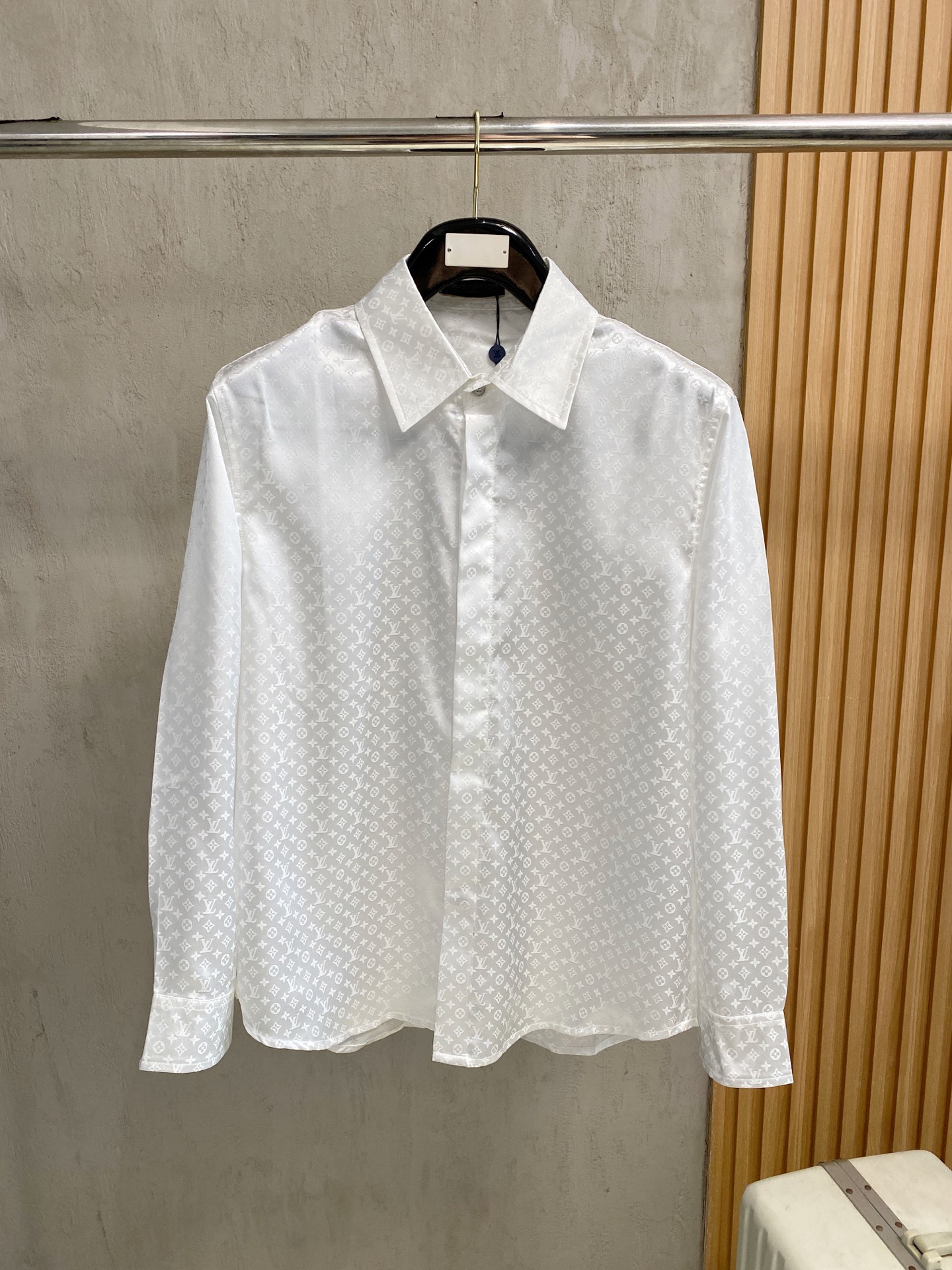 LV高仿男士白色襯衫 全印老花提花設計 精緻典雅推薦