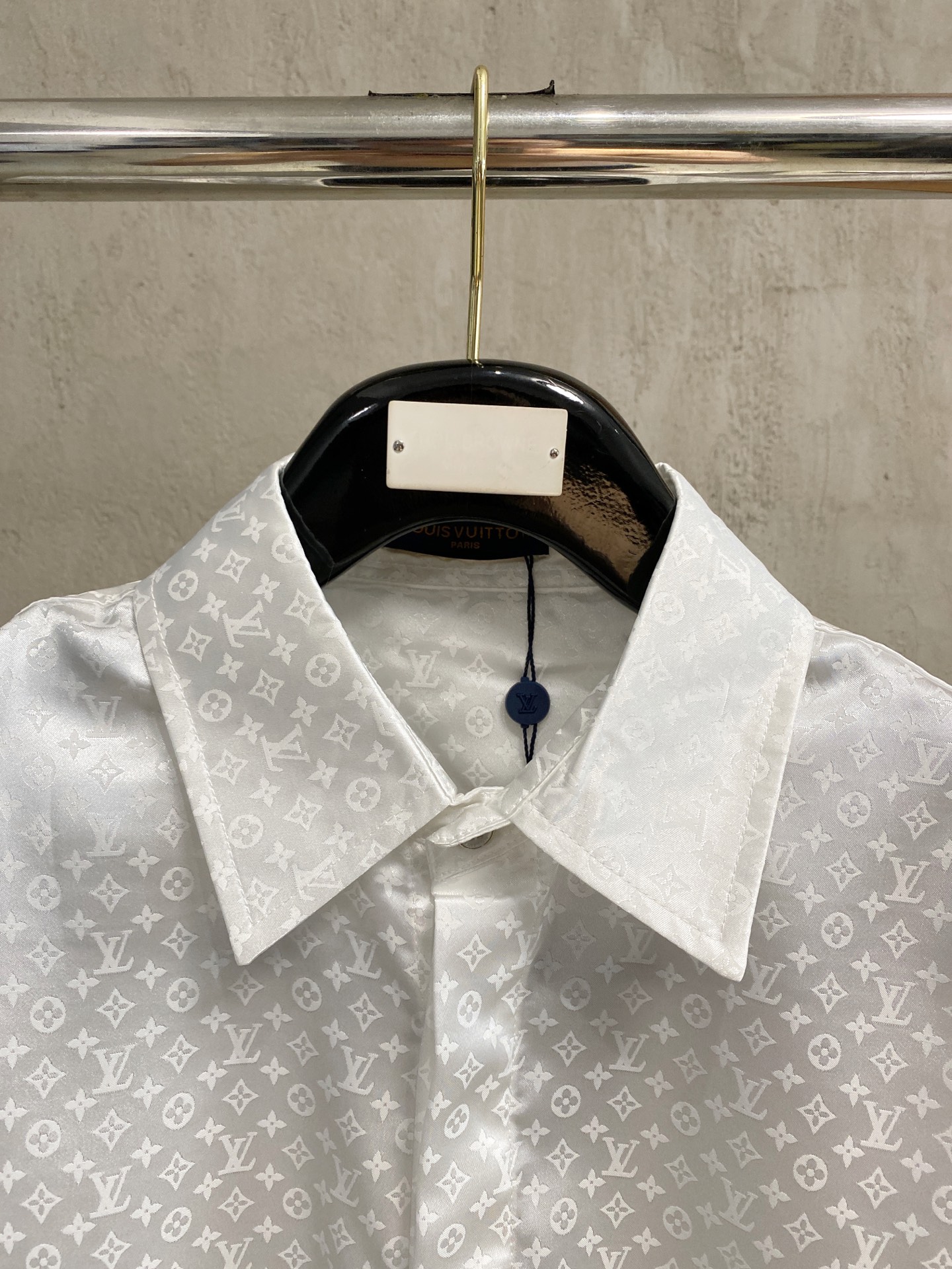 LV高仿男士白色襯衫 全印老花提花設計 精緻典雅推薦｜歐美奢侈品精品推薦
