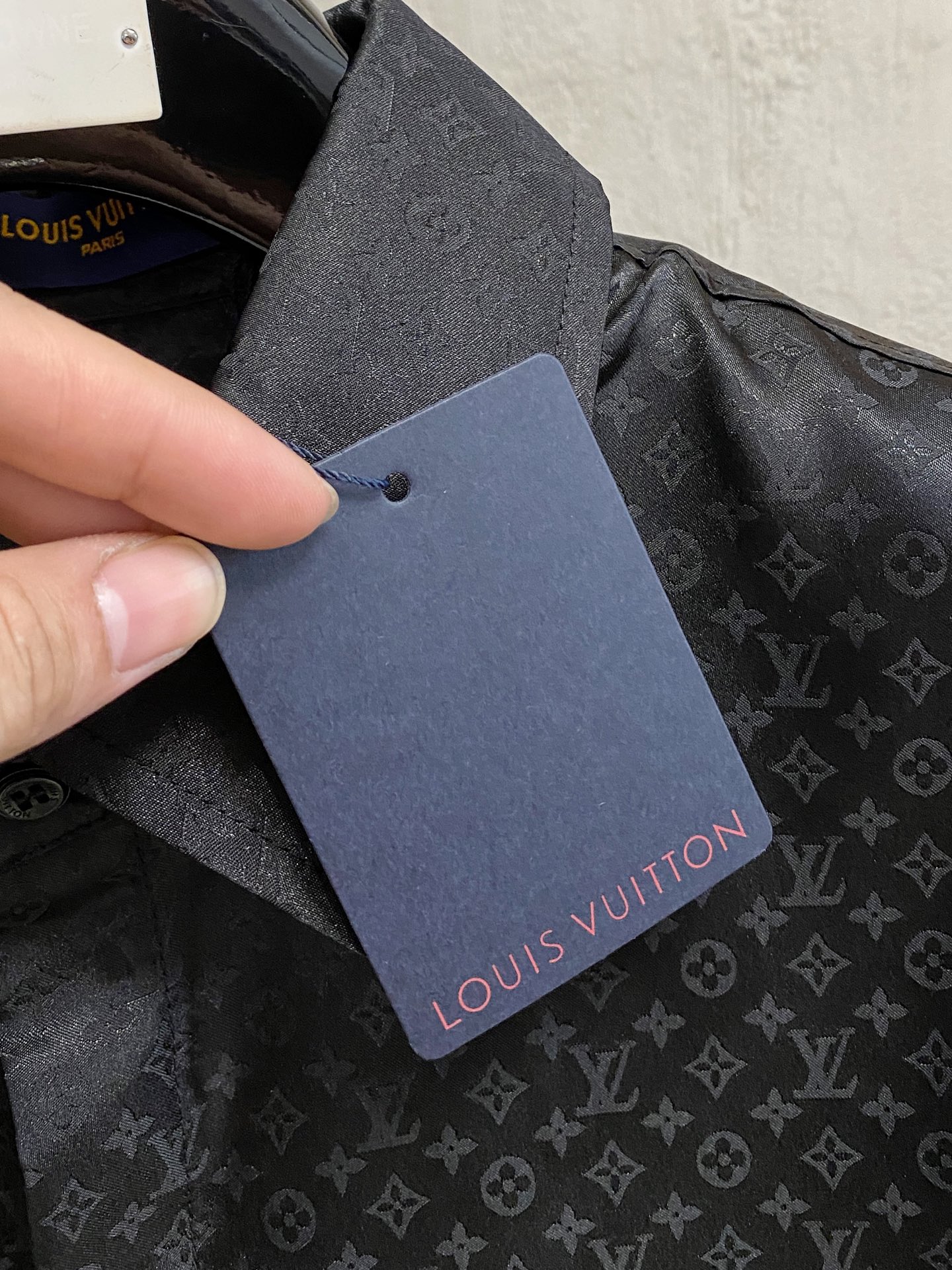 LV高仿男士黑色老花襯衫 微光緞面質感 正裝休閒皆宜｜歐美奢侈品精品推薦