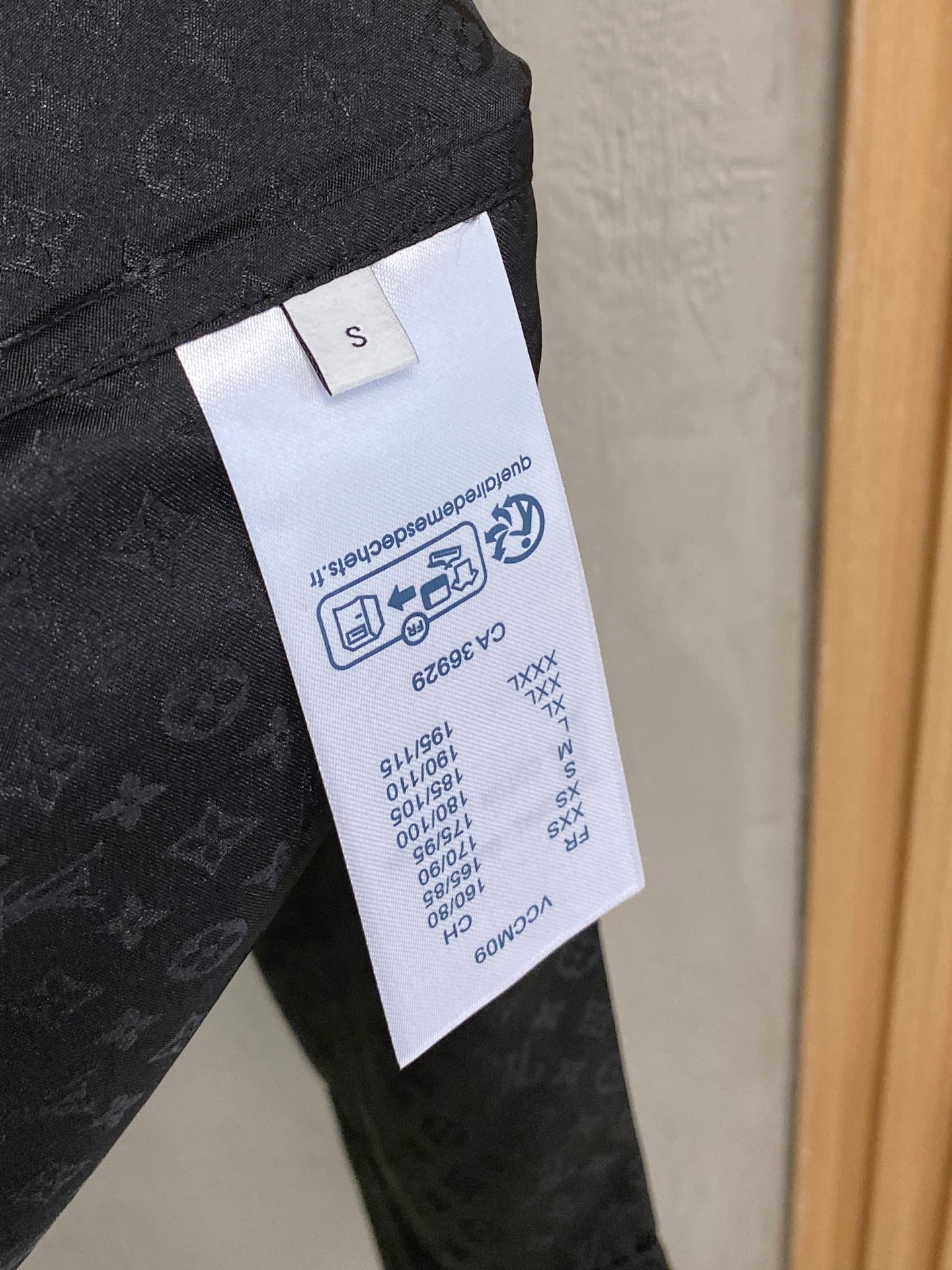 LV高仿男士黑色老花襯衫 微光緞面質感 正裝休閒皆宜｜歐美奢侈品精品推薦