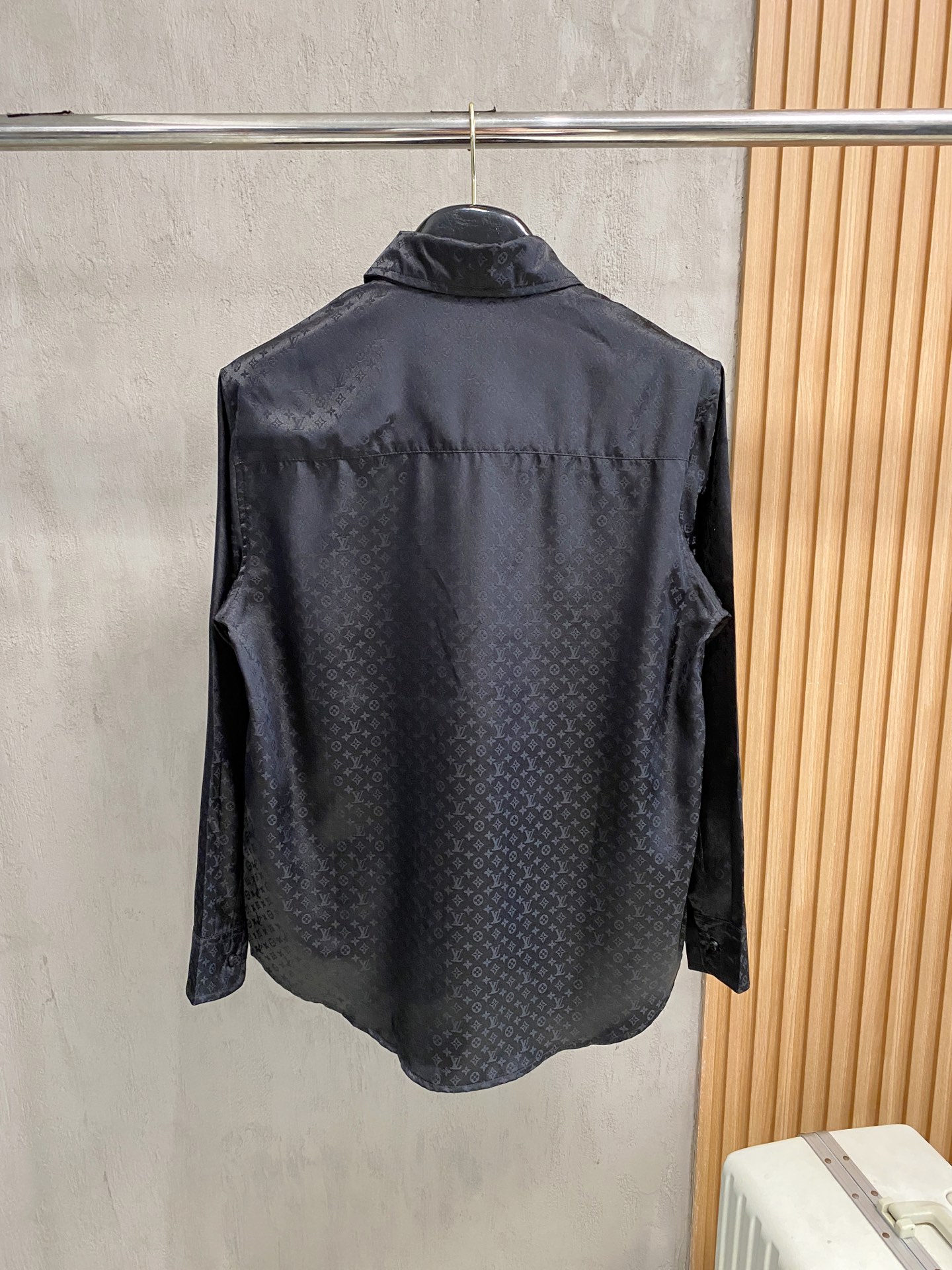 LV高仿男士黑色老花襯衫 微光緞面質感 正裝休閒皆宜｜歐美奢侈品精品推薦