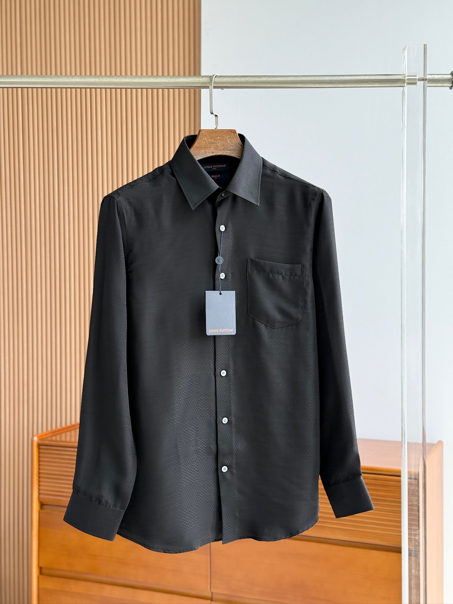 LV原單黑色紋理男士襯衫 修身剪裁 質感專業風格｜歐美奢侈品精品推薦