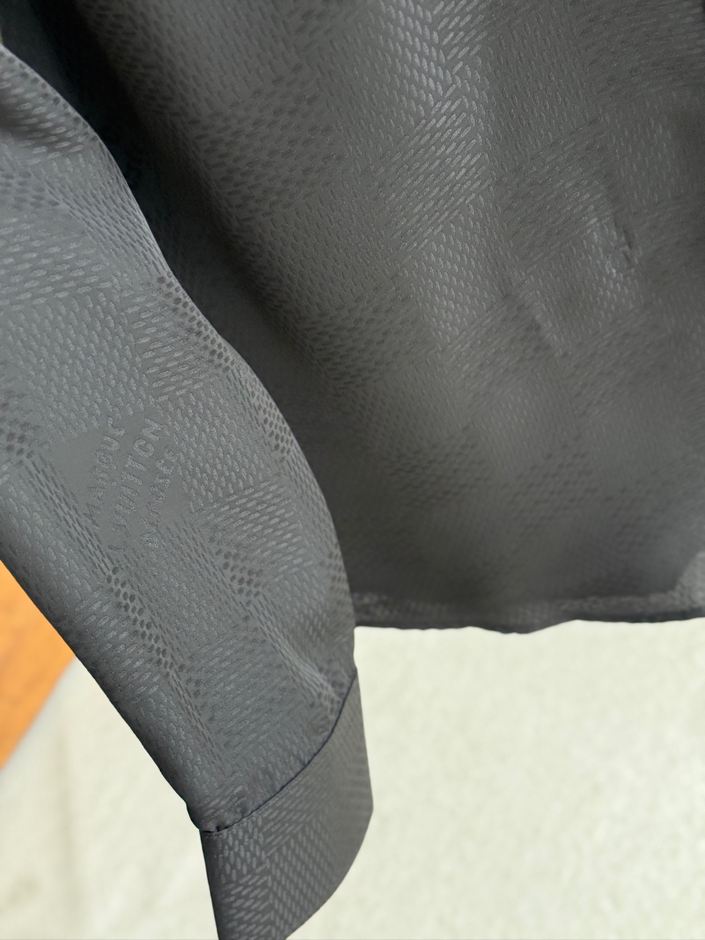 LV原單黑色紋理男士襯衫 修身剪裁 質感專業風格｜歐美奢侈品精品推薦