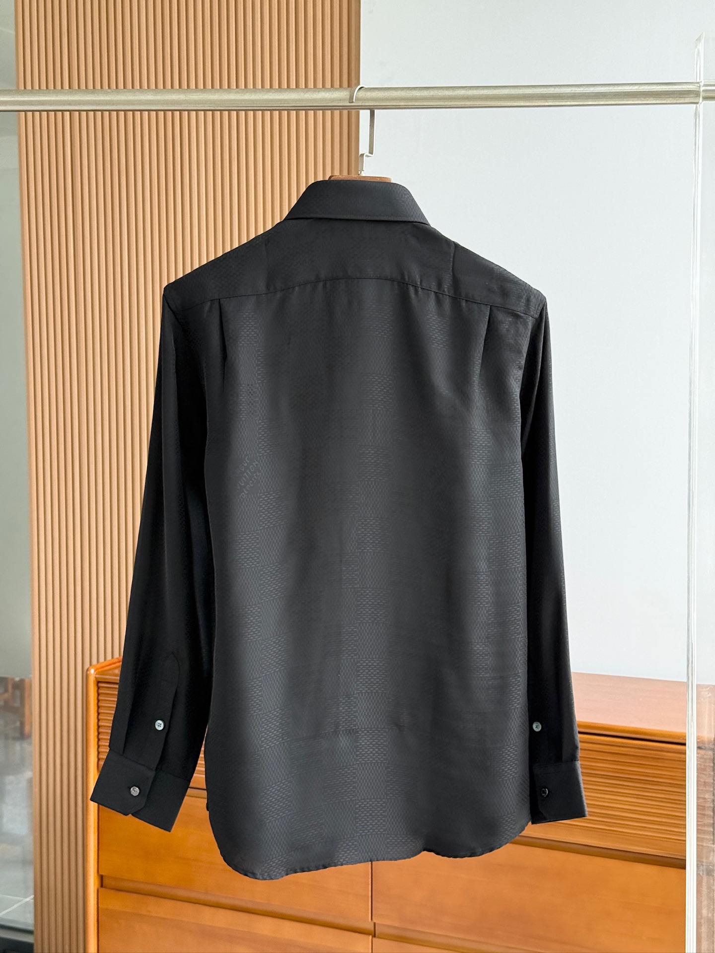 LV原單黑色紋理男士襯衫 修身剪裁 質感專業風格｜歐美奢侈品精品推薦