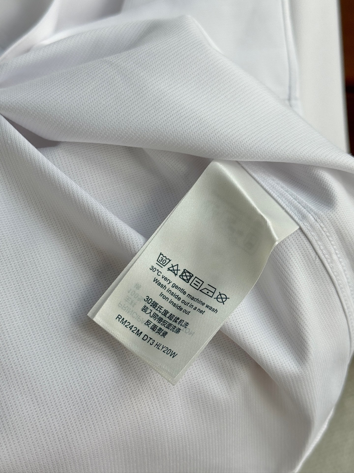 LV A貨男士白色素面襯衫 刺繡細節設計 時尚簡約風｜歐美奢侈品精品推薦