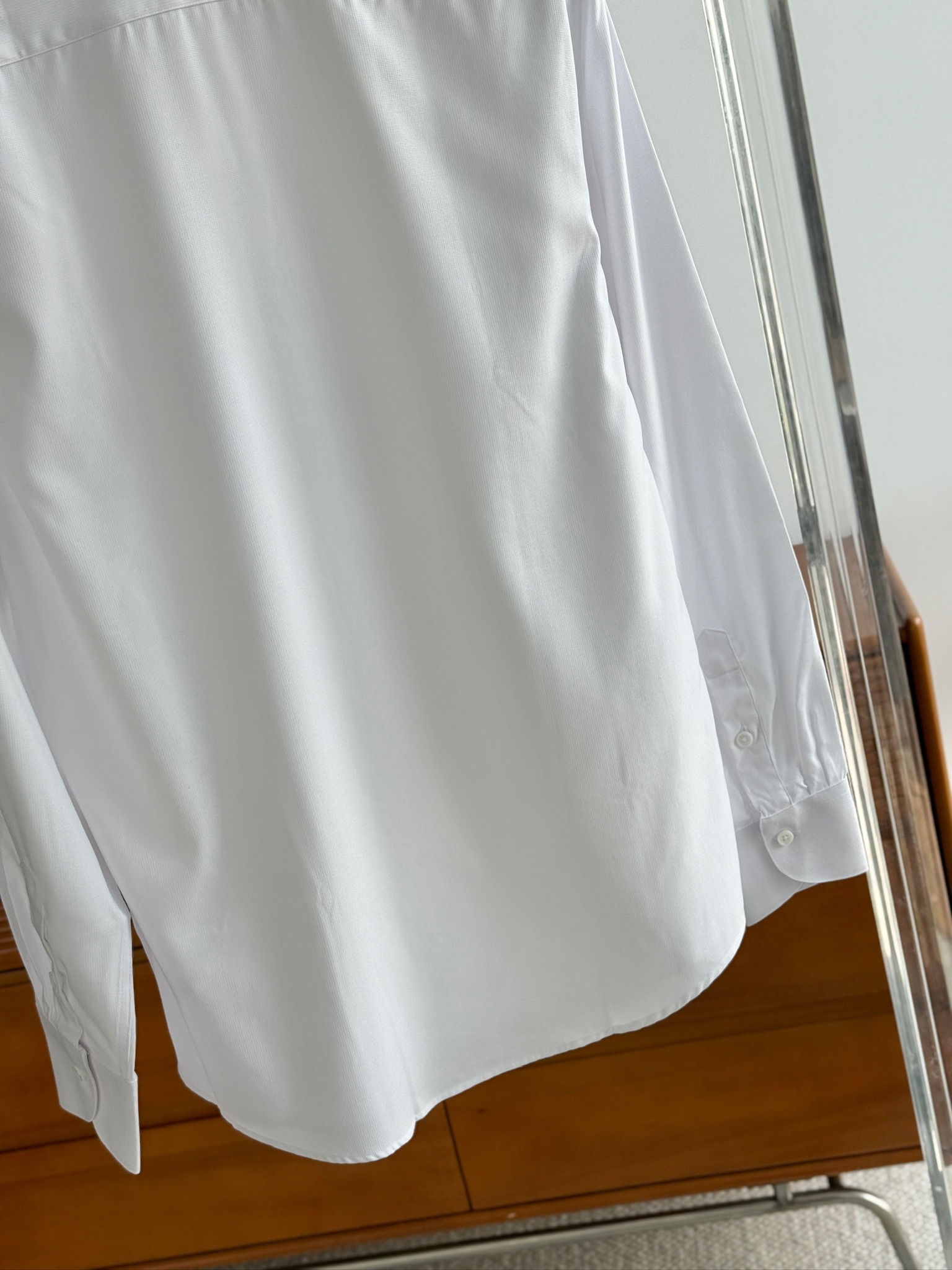 LV A貨男士白色素面襯衫 刺繡細節設計 時尚簡約風｜歐美奢侈品精品推薦