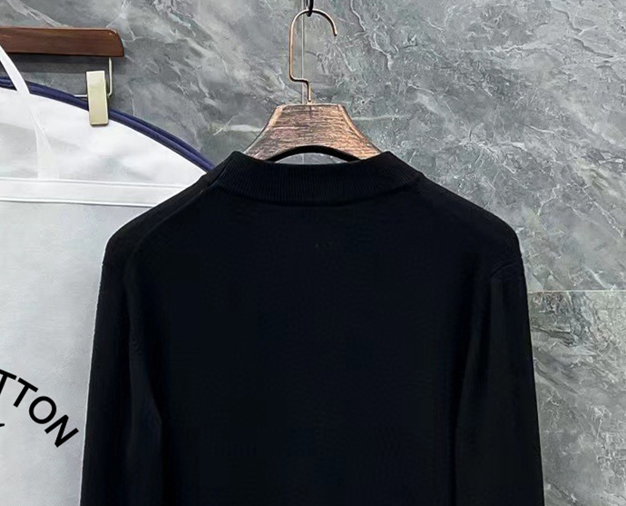 LV A貨黑色針織上衣男款 小圖案設計 質感秋冬首選|超A仿原單精品圖片 12 LV A貨黑色針織上衣男款 小圖案設計 質感秋冬首選|歐美奢侈品精品推薦