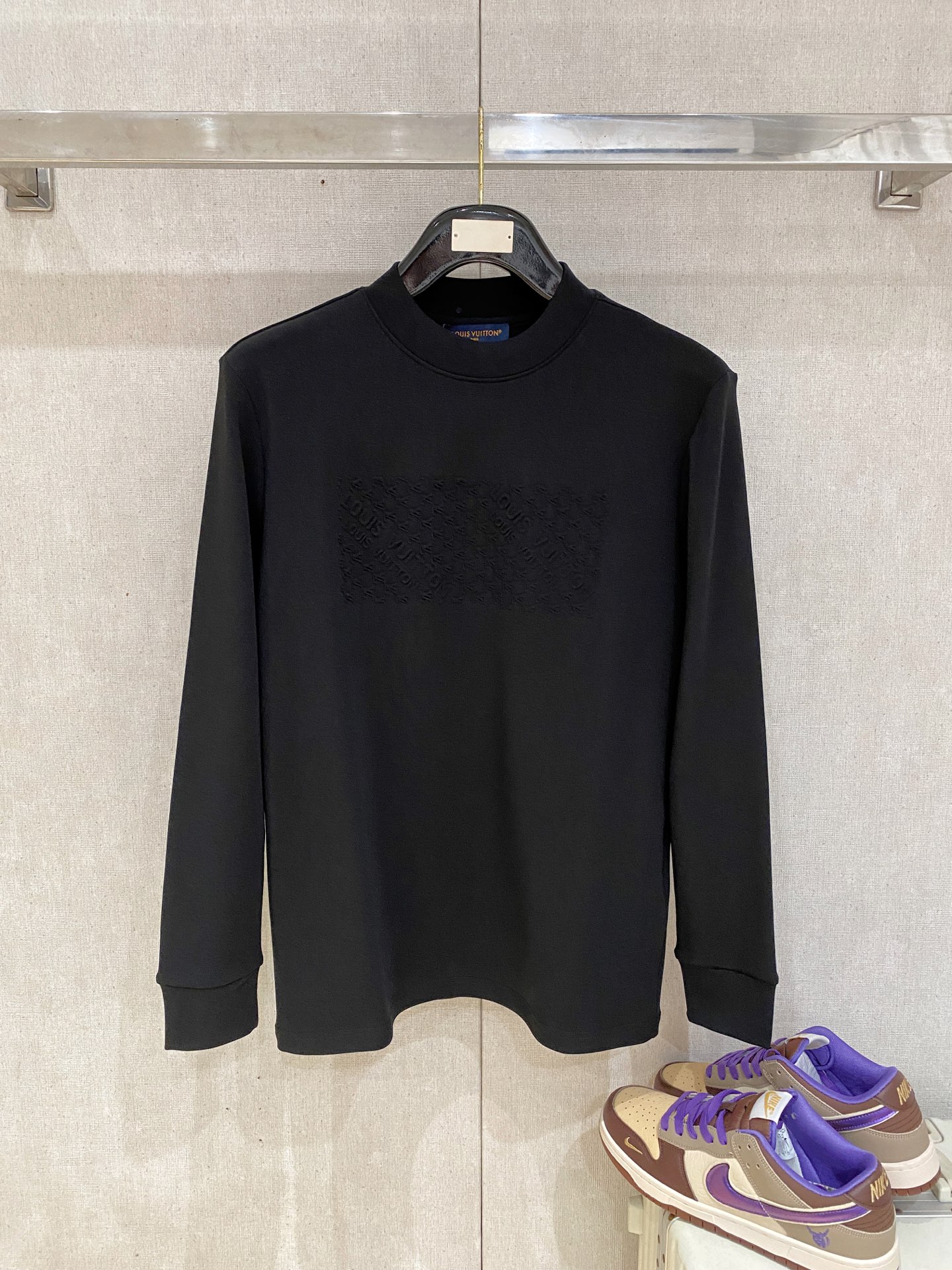 LV高仿男士黑色立體Logo長袖T恤 修身質感潮流款