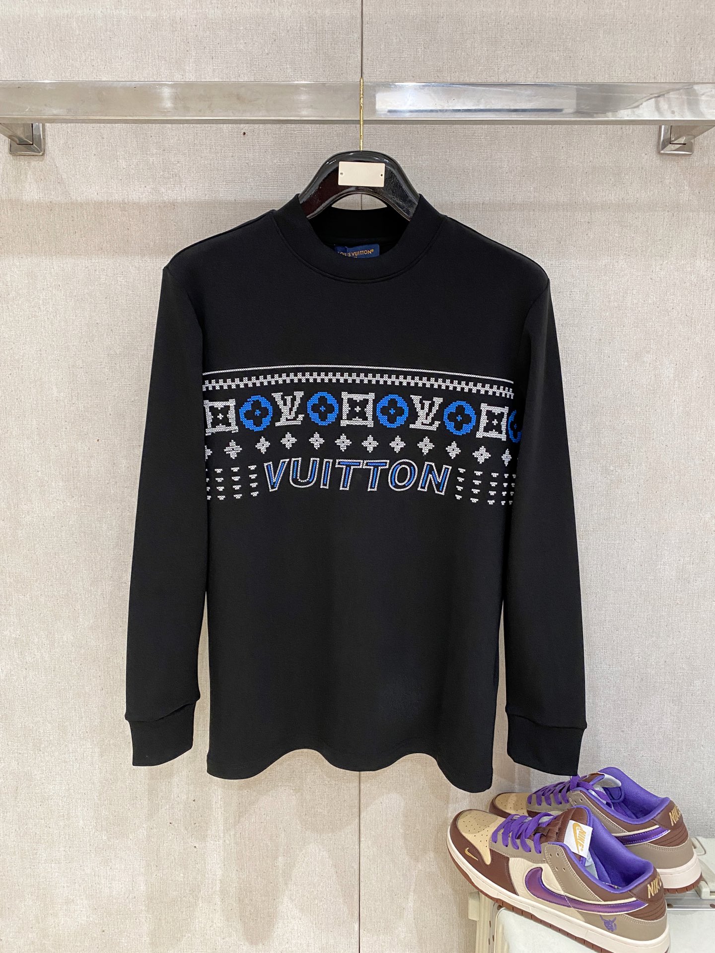 LV一比一男士經典LOGO黑色長袖T恤 秋冬流行撞色圖騰設計