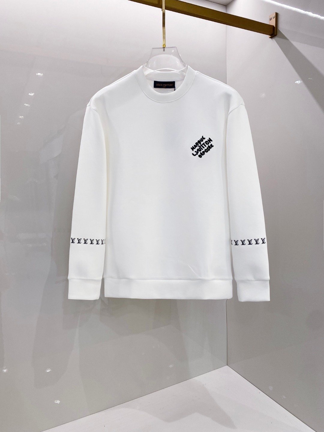 LV A貨男士純白長袖T恤 手袖Logo點綴設計款 街頭風格上衣