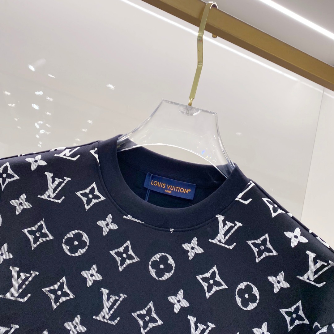 LV高仿男士黑色滿版老花長袖T恤 經典Monogram設計款