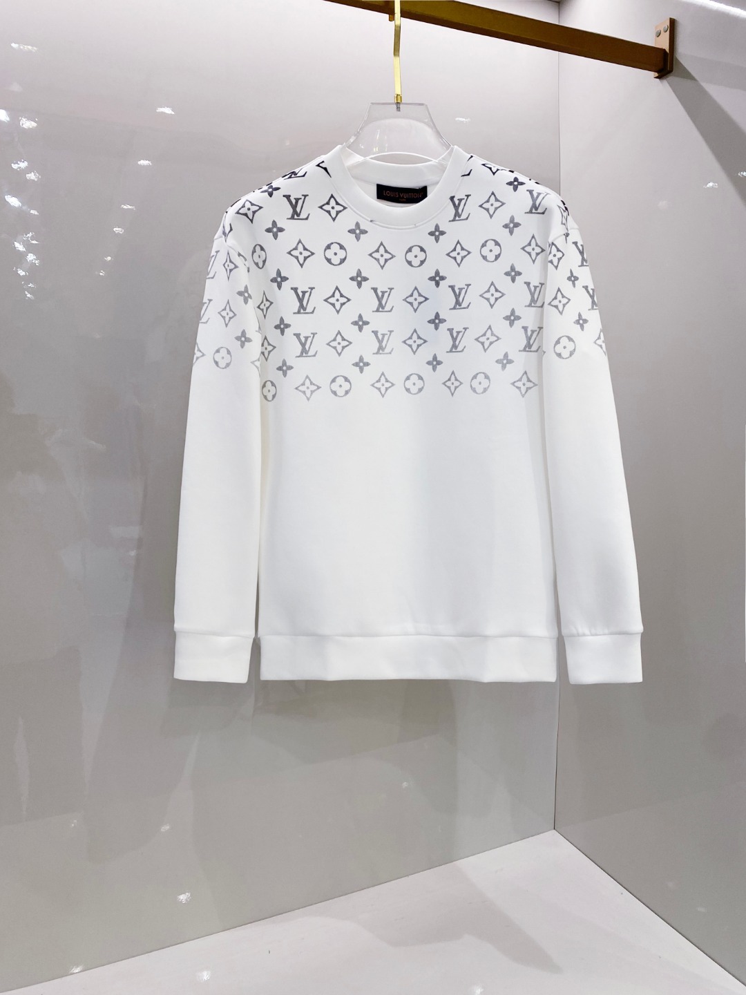 LV原單男士白色老花長袖T恤 滿版設計簡約時尚款