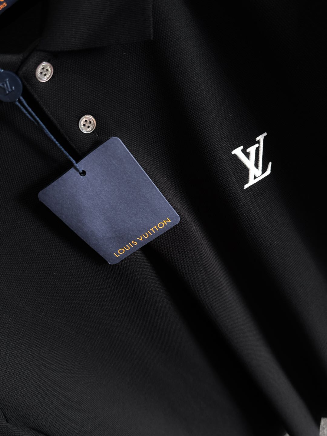 LV高仿男士黑色Polo領長袖上衣 簡約刺繡Logo設計款