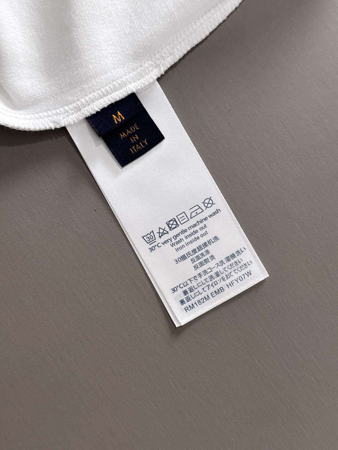 LV A貨男士白色Polo領長袖上衣 翻領排扣經典刺繡款| 9 LV A貨男士白色Polo領長袖上衣 翻領排扣經典刺繡款