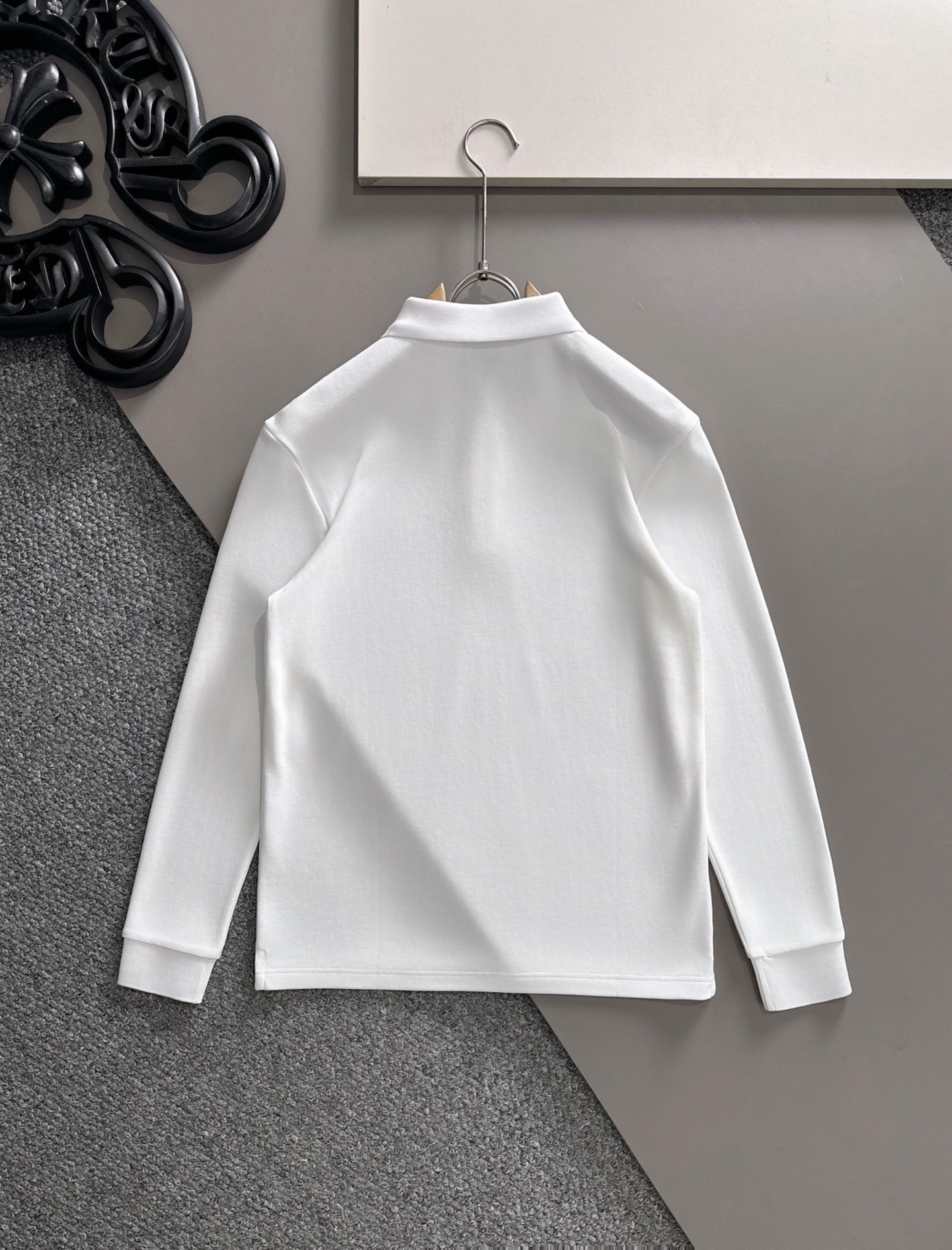 LV A貨男士白色Polo領長袖上衣 翻領排扣經典刺繡款| 7 LV A貨男士白色Polo領長袖上衣 翻領排扣經典刺繡款