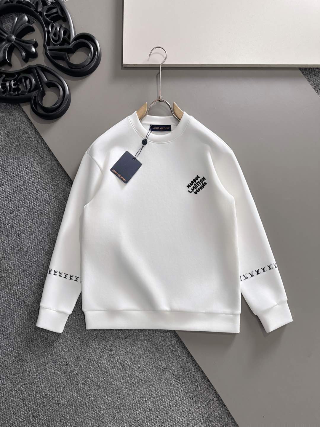 原單LV白色圓領衛衣低調Logo設計百搭長袖上衣