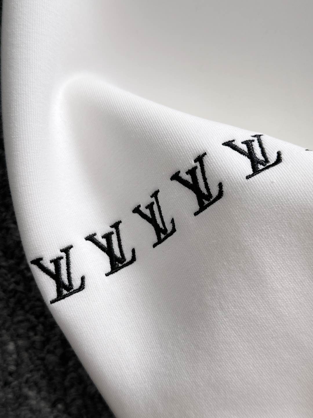 原單LV白色圓領衛衣低調Logo設計百搭長袖上衣