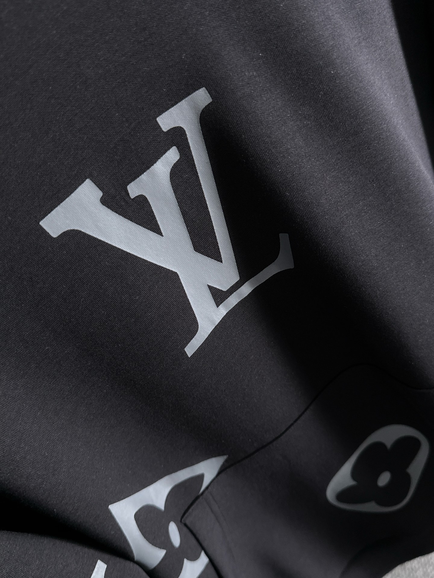 LV高仿滿版Logo黑色帽T連帽長袖字母設計潮流必備
