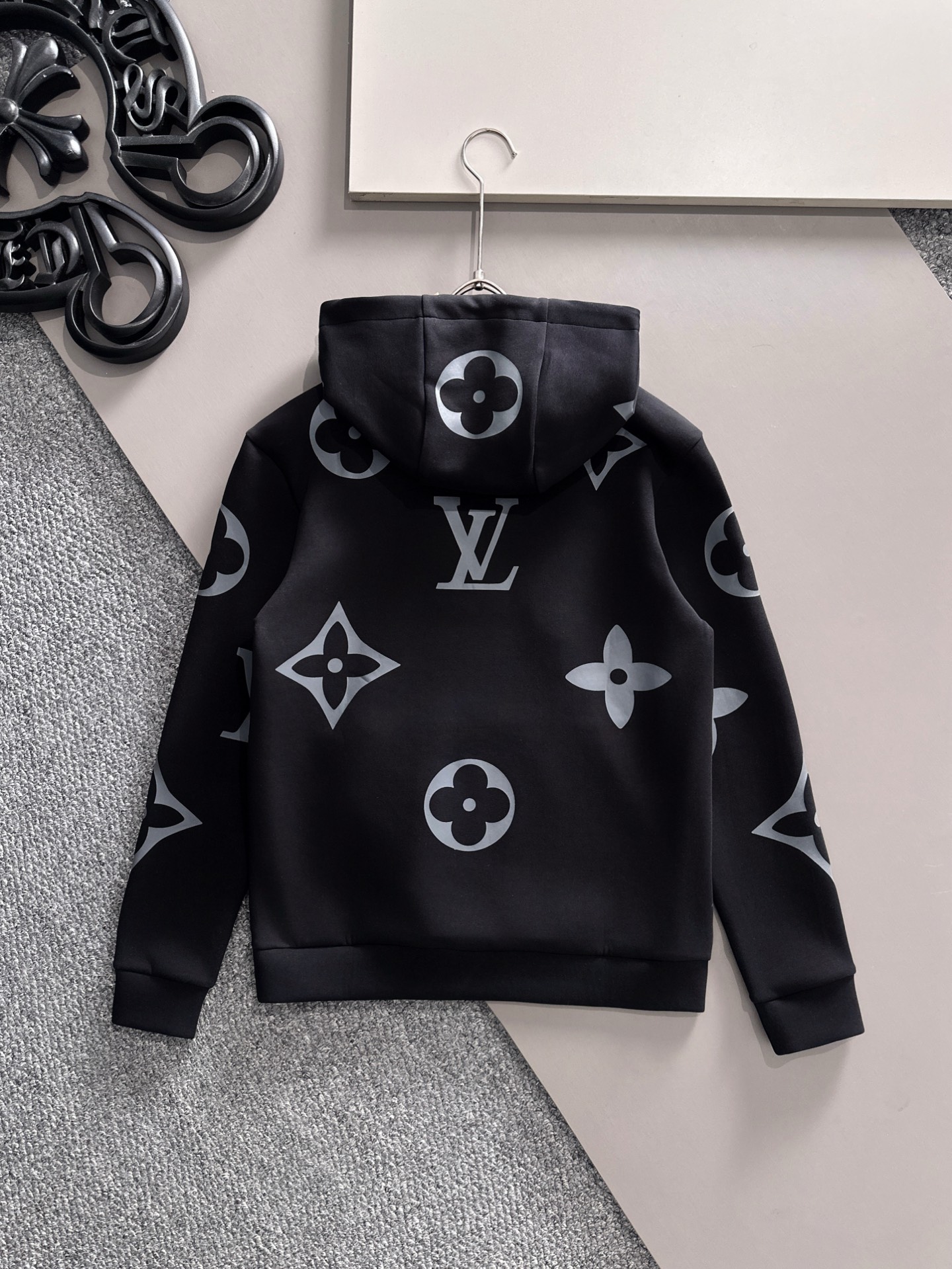 LV高仿滿版Logo黑色帽T連帽長袖字母設計潮流必備