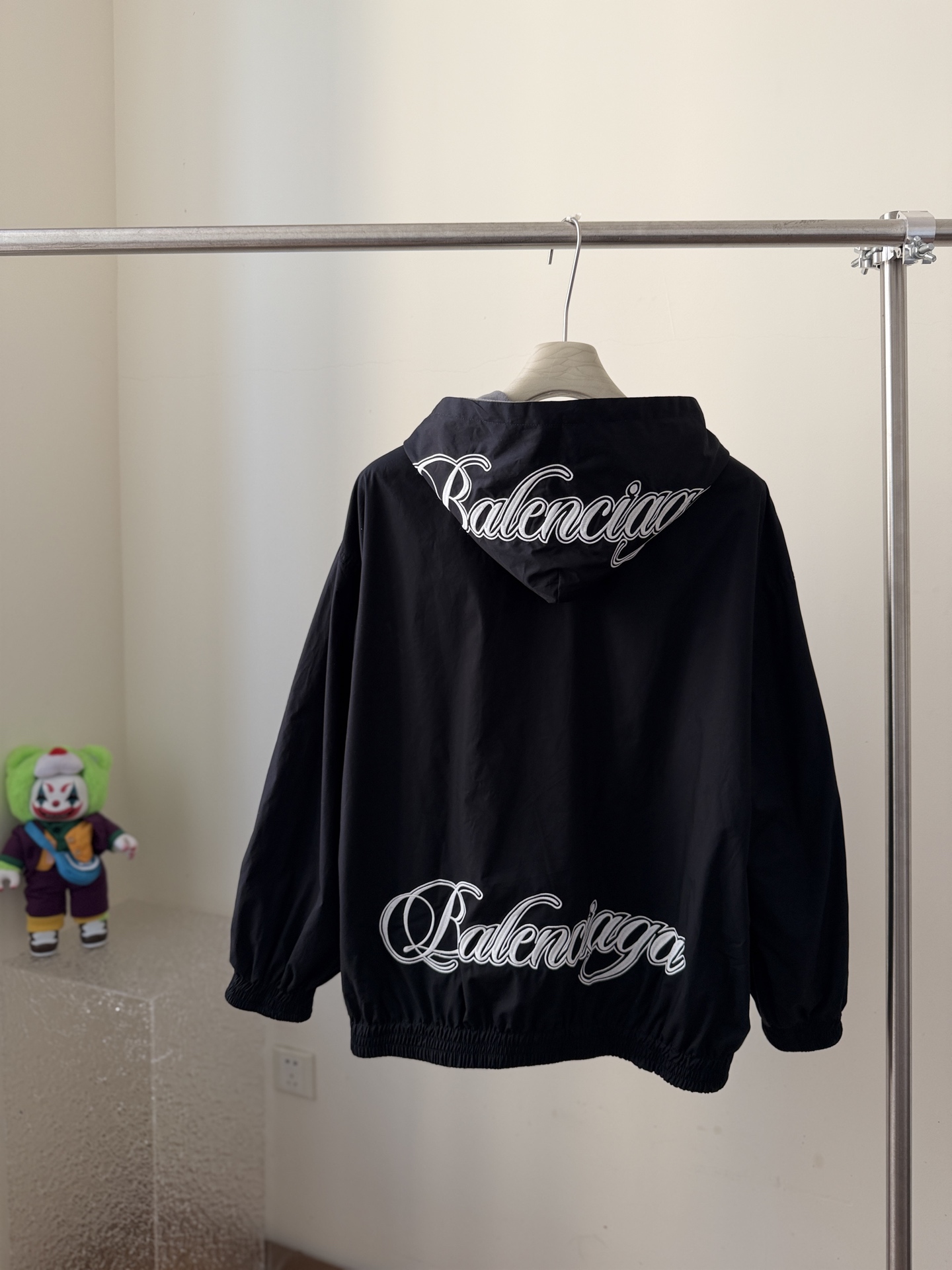 Balenciaga 原單連帽外套男款 黑色素面設計 防風實穿必備| 14 Balenciaga 原單連帽外套男款 黑色素面設計 防風實穿必備