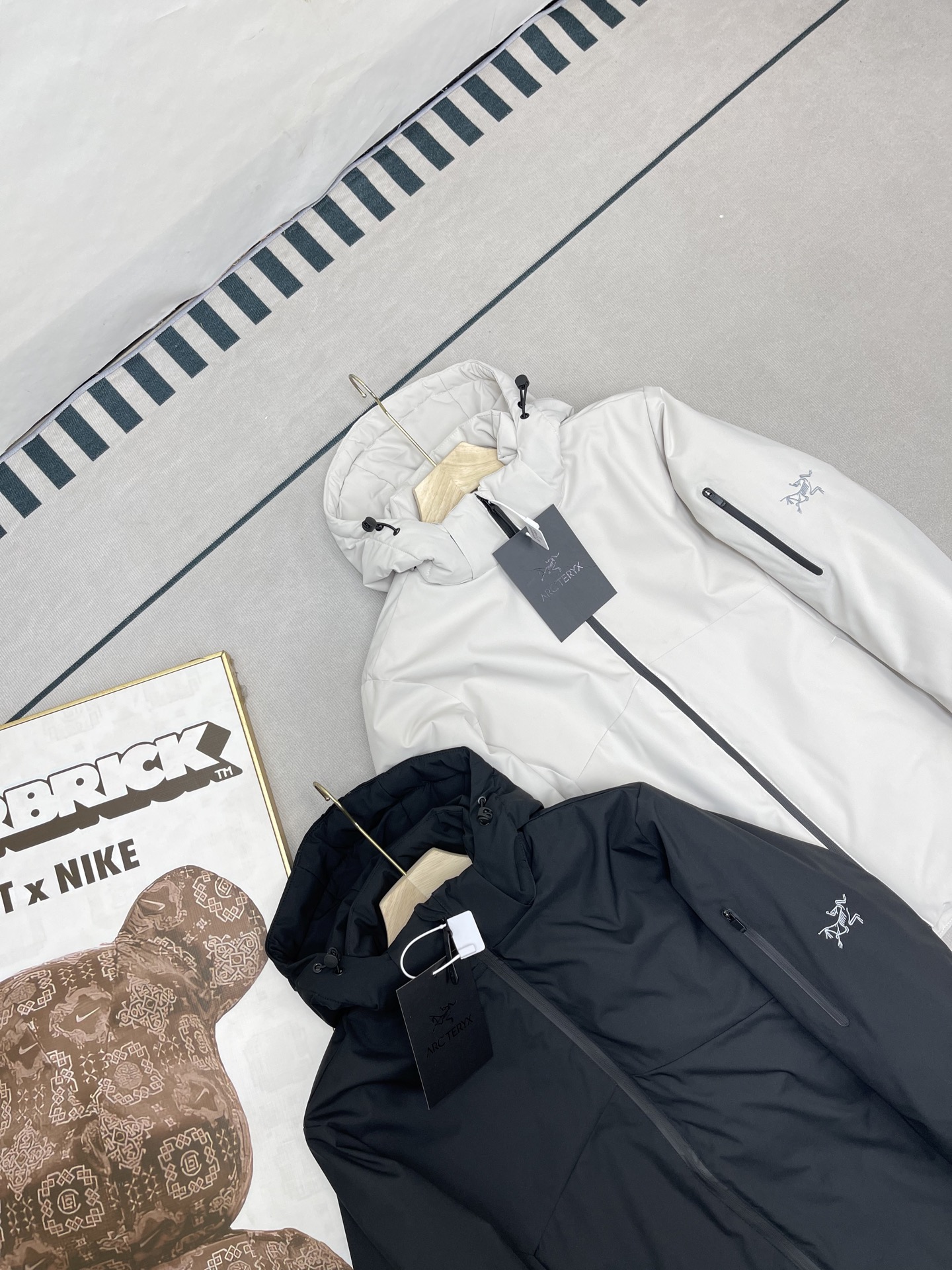 Arc'teryx 原單風格防風外套男款黑白兩色極簡輕量搭配款| 14 Arc'teryx 原單風格防風外套男款黑白兩色極簡輕量搭配款