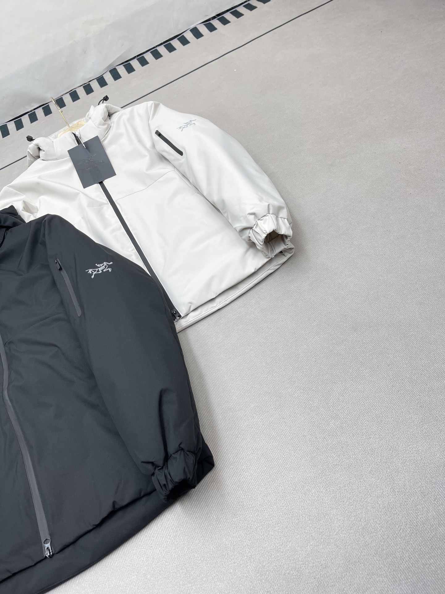 Arc'teryx 原單風格防風外套男款黑白兩色極簡輕量搭配款| 13 Arc'teryx 原單風格防風外套男款黑白兩色極簡輕量搭配款
