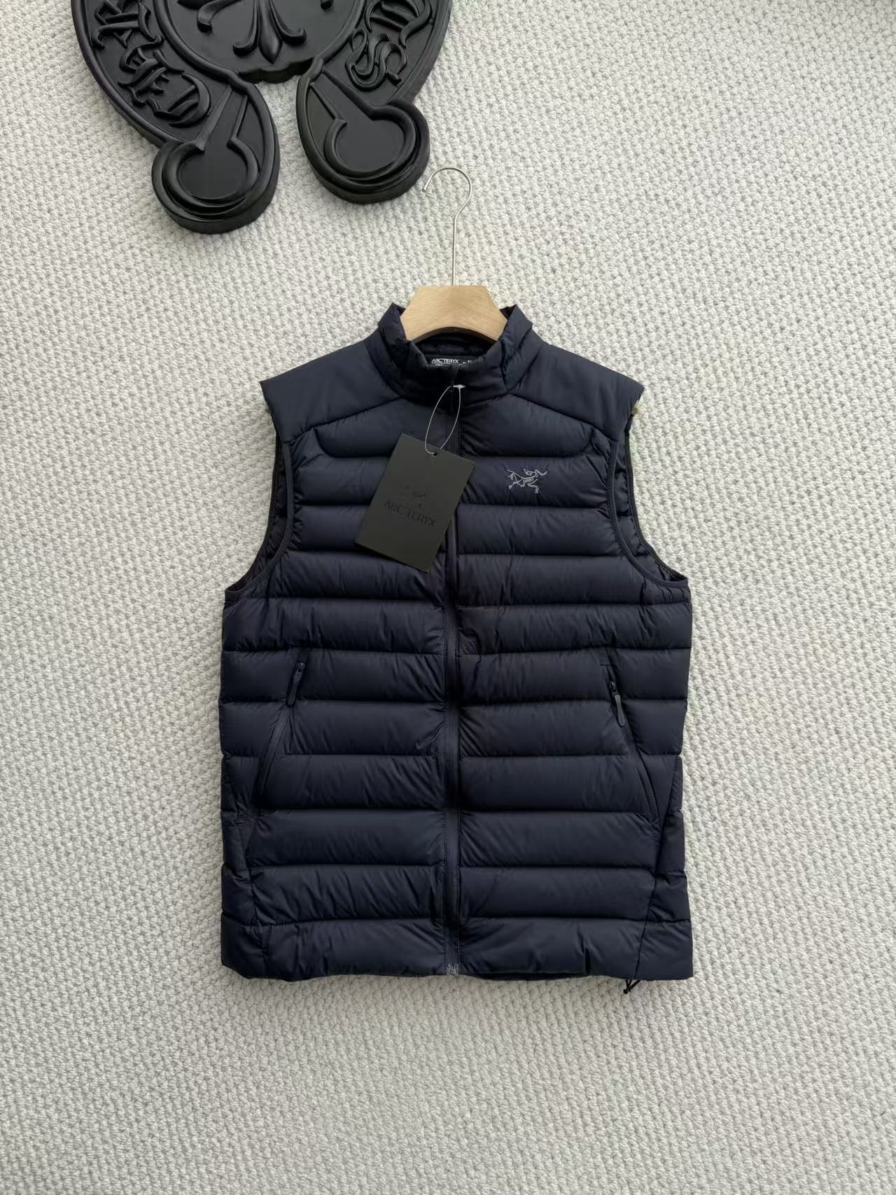 Arc'teryx A貨羽絨背心男款輕量保暖四色可選| 12 Arc'teryx A貨羽絨背心男款輕量保暖四色可選