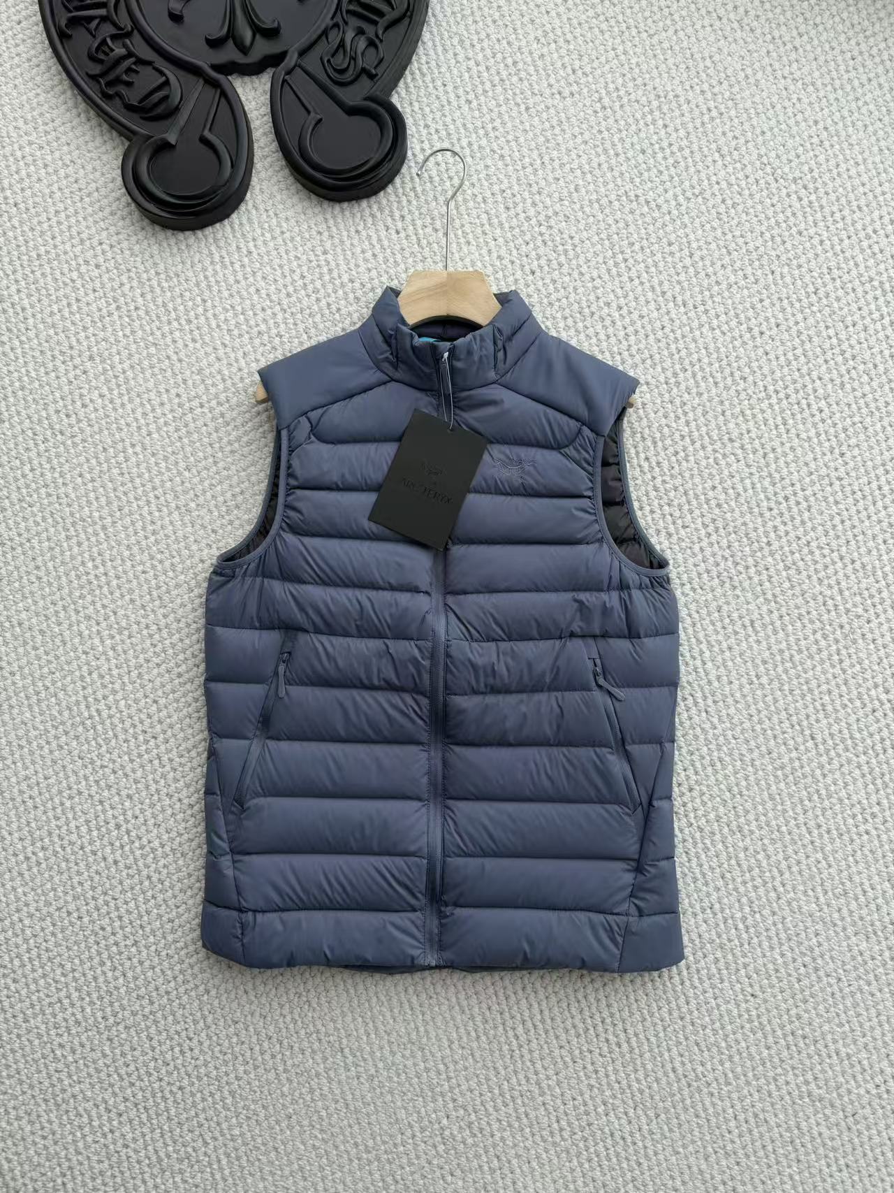 Arc'teryx A貨羽絨背心男款輕量保暖四色可選| 11 Arc'teryx A貨羽絨背心男款輕量保暖四色可選