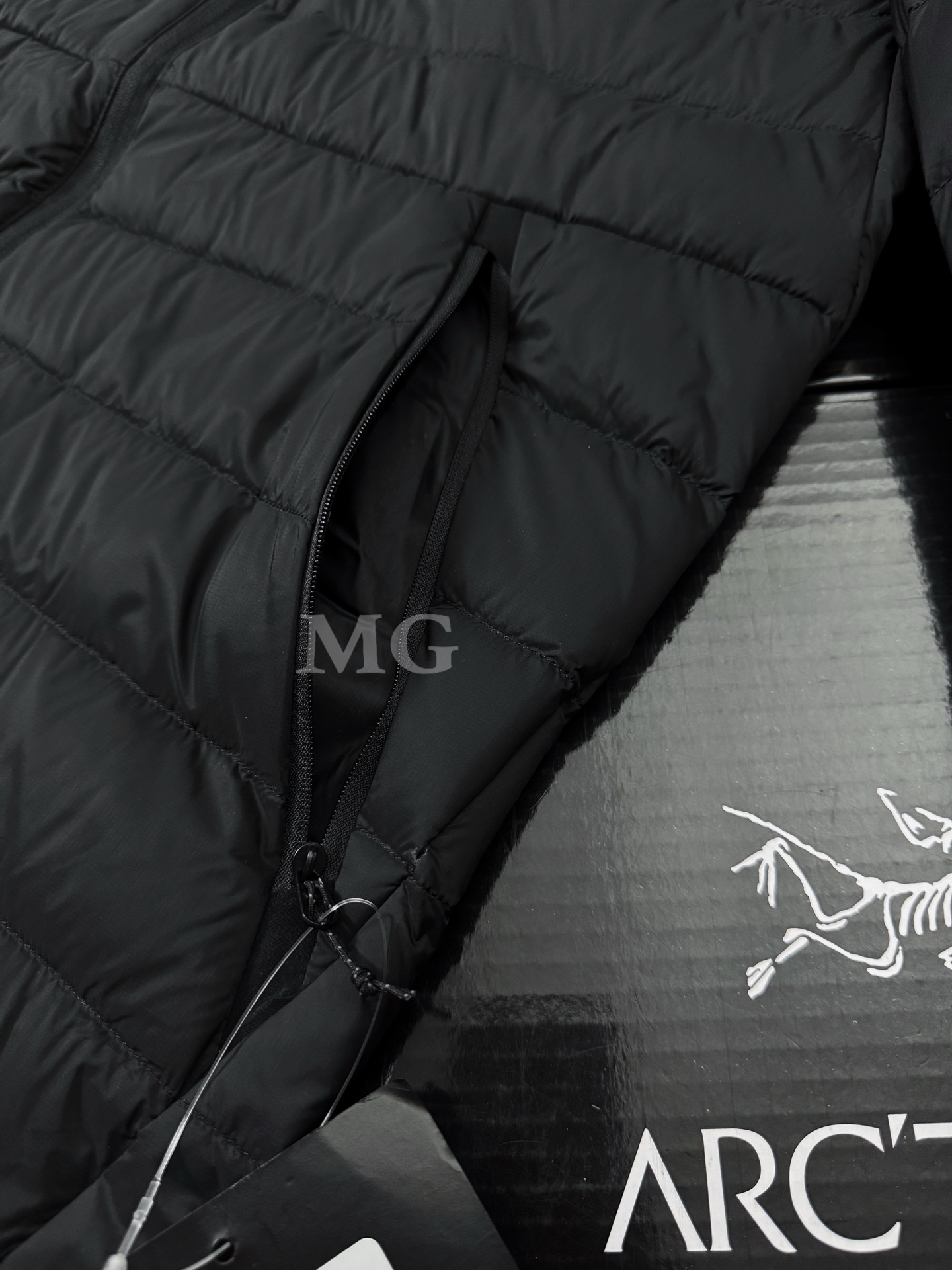 Arc'teryx 一比一羽絨外套男款黑色連帽收納設計850蓬| 12 Arc'teryx 一比一羽絨外套男款黑色連帽收納設計850蓬