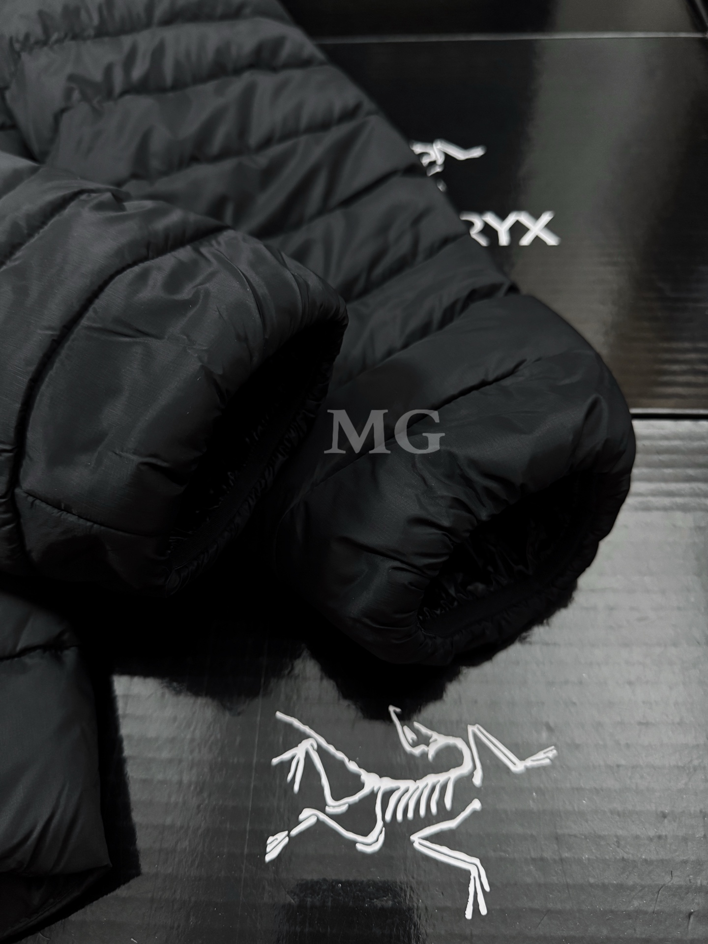 Arc'teryx 一比一羽絨外套男款黑色連帽收納設計850蓬| 11 Arc'teryx 一比一羽絨外套男款黑色連帽收納設計850蓬