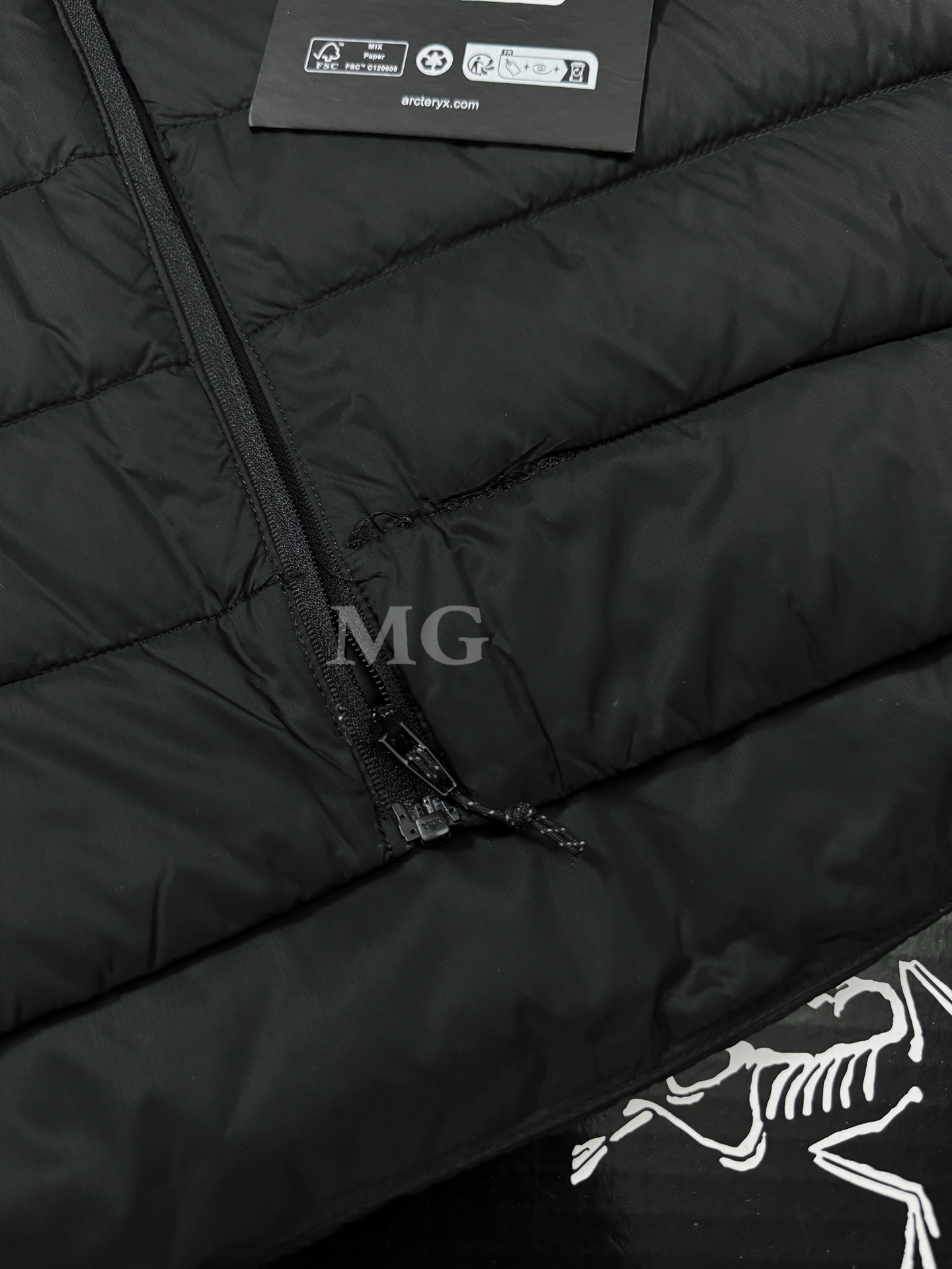 Arc'teryx 一比一羽絨外套男款黑色連帽收納設計850蓬| 10 Arc'teryx 一比一羽絨外套男款黑色連帽收納設計850蓬
