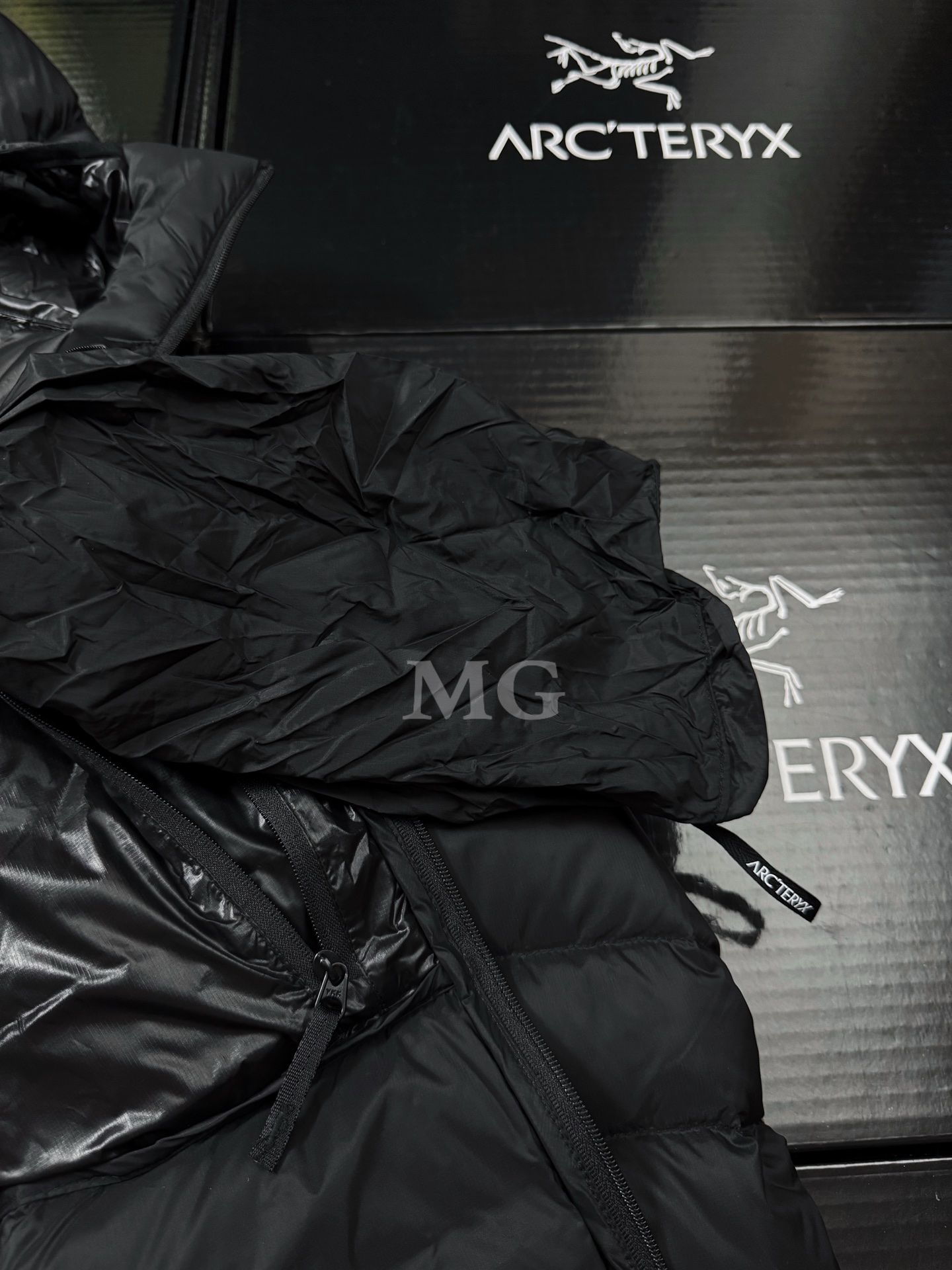 Arc'teryx 一比一羽絨外套男款黑色連帽收納設計850蓬| 7 Arc'teryx 一比一羽絨外套男款黑色連帽收納設計850蓬