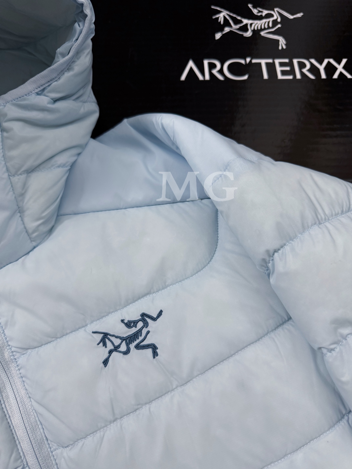 Arc'teryx 原單羽絨外套男款雲水藍色系輕盈高蓬蓋頭設計| 14 Arc'teryx 原單羽絨外套男款雲水藍色系輕盈高蓬蓋頭設計