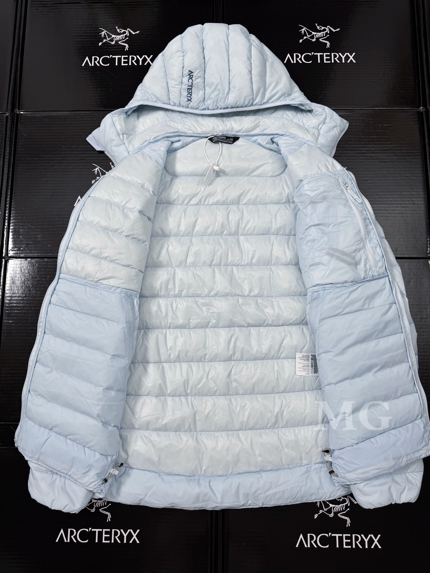 Arc'teryx 原單羽絨外套男款雲水藍色系輕盈高蓬蓋頭設計| 9 Arc'teryx 原單羽絨外套男款雲水藍色系輕盈高蓬蓋頭設計