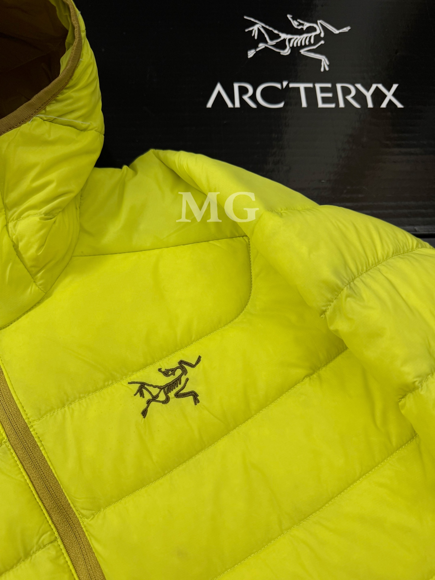 Arc'teryx 高仿羽絨外套男款亮色系銅砂黃輕盈抗風設計| 14 Arc'teryx 高仿羽絨外套男款亮色系銅砂黃輕盈抗風設計