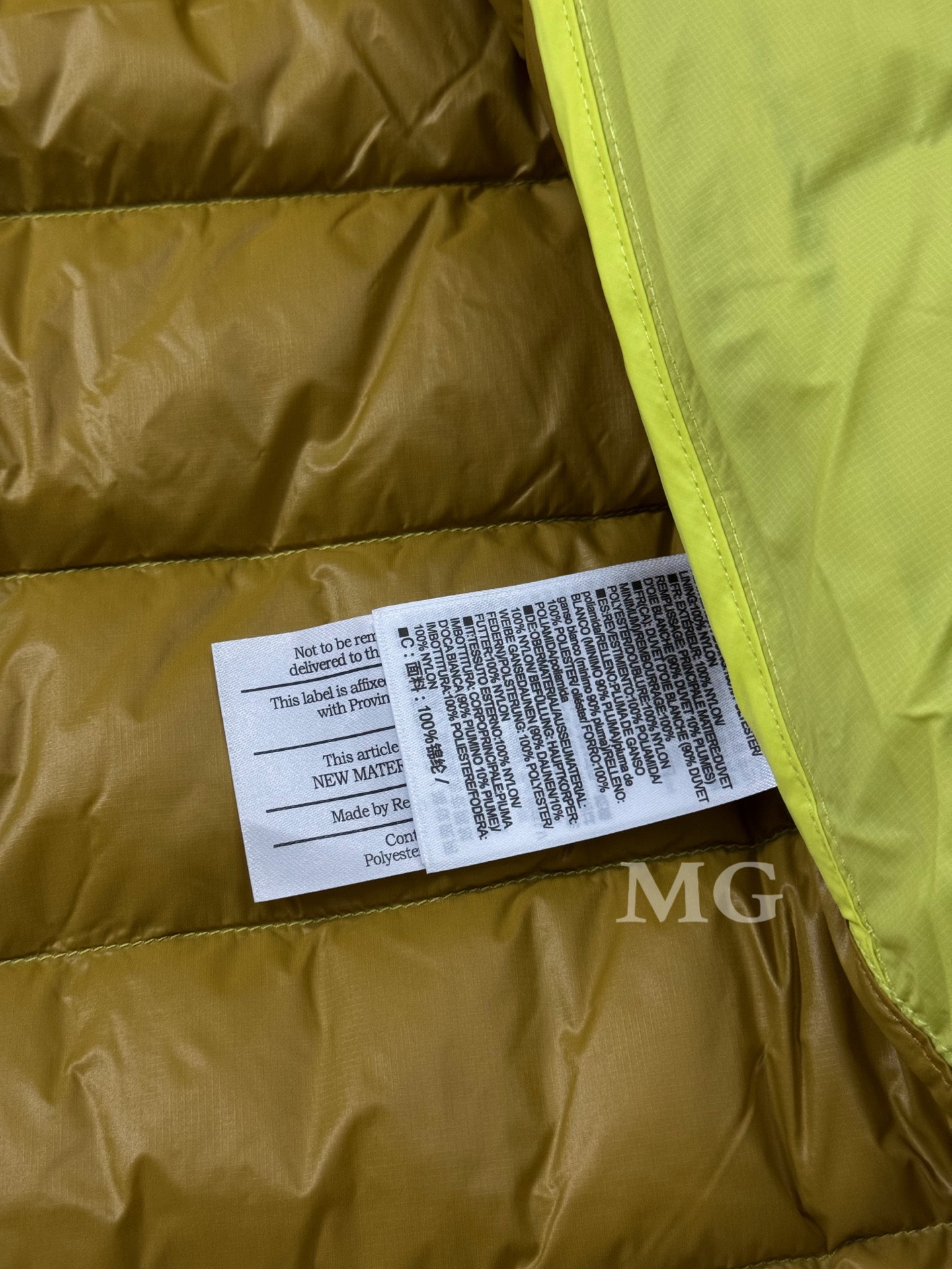 Arc'teryx 高仿羽絨外套男款亮色系銅砂黃輕盈抗風設計| 8 Arc'teryx 高仿羽絨外套男款亮色系銅砂黃輕盈抗風設計