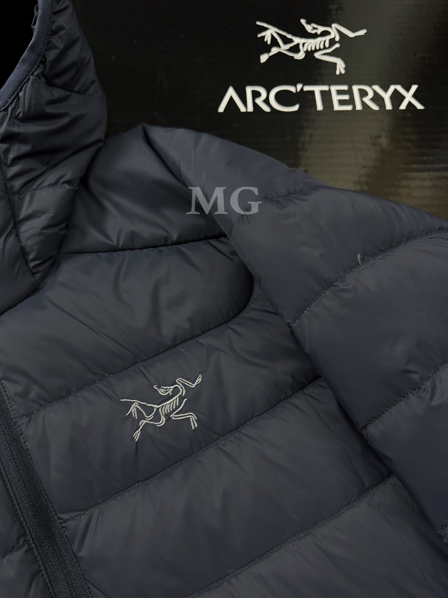 Arc'teryx A貨羽絨外套男款深藍寶石色機能設計850蓬防寒| 14 Arc'teryx A貨羽絨外套男款深藍寶石色機能設計850蓬防寒